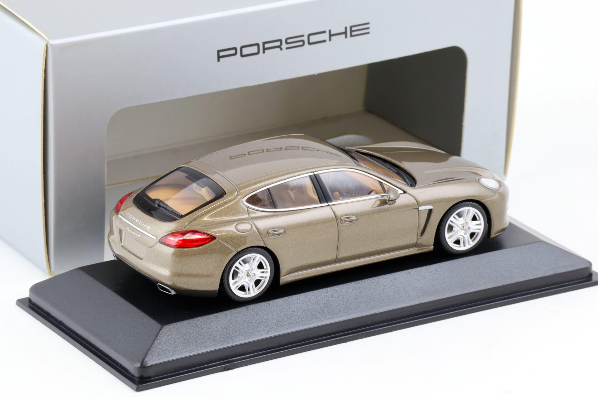 1:43 Minichamps Porsche Panamera 4 topas brown metallic WAP DEALER