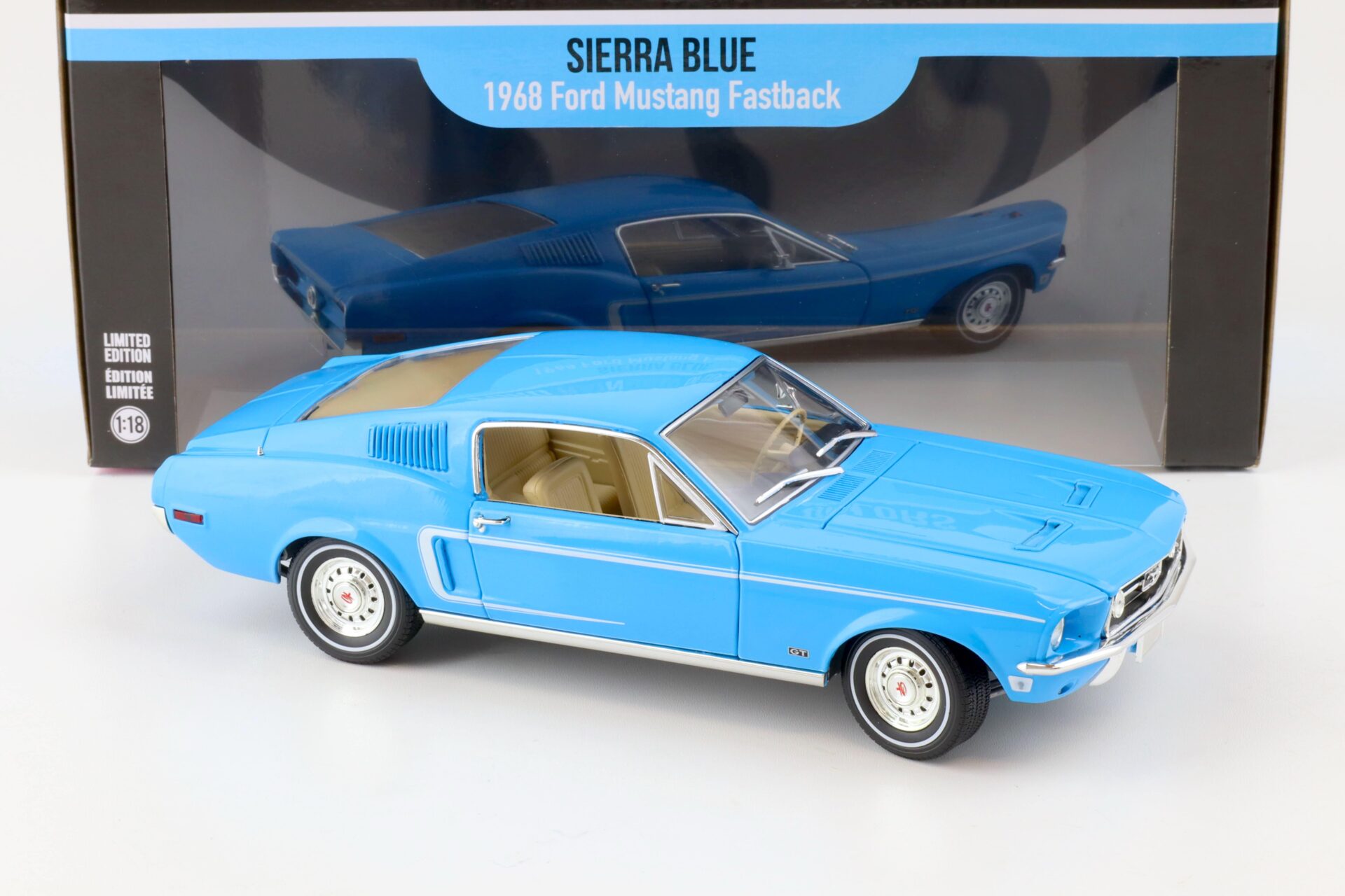 1:18 Greenlight 1968 Ford Mustang Fastback Coupe Sierra blue