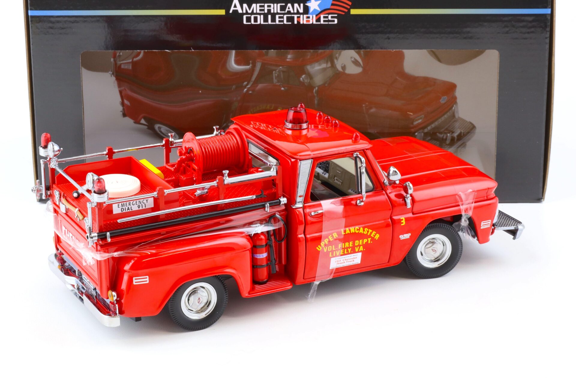 1:18 Sun Star 1965 Chevrolet C-20 Fire Truck Upper Lancaster red