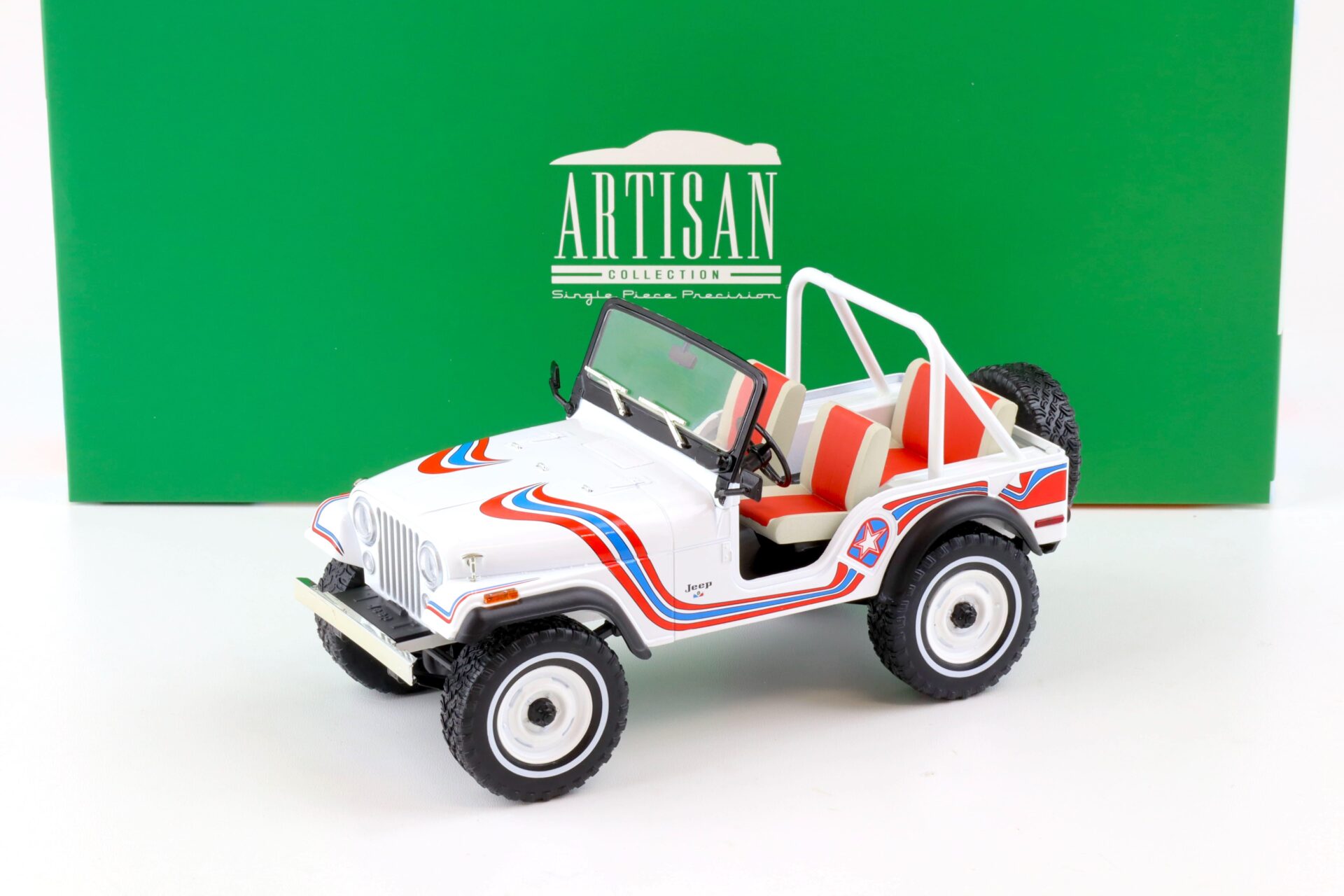 1:18 Greenlight 1973 Jeep CJ-5 SUPER JEEP white/ red/ blue