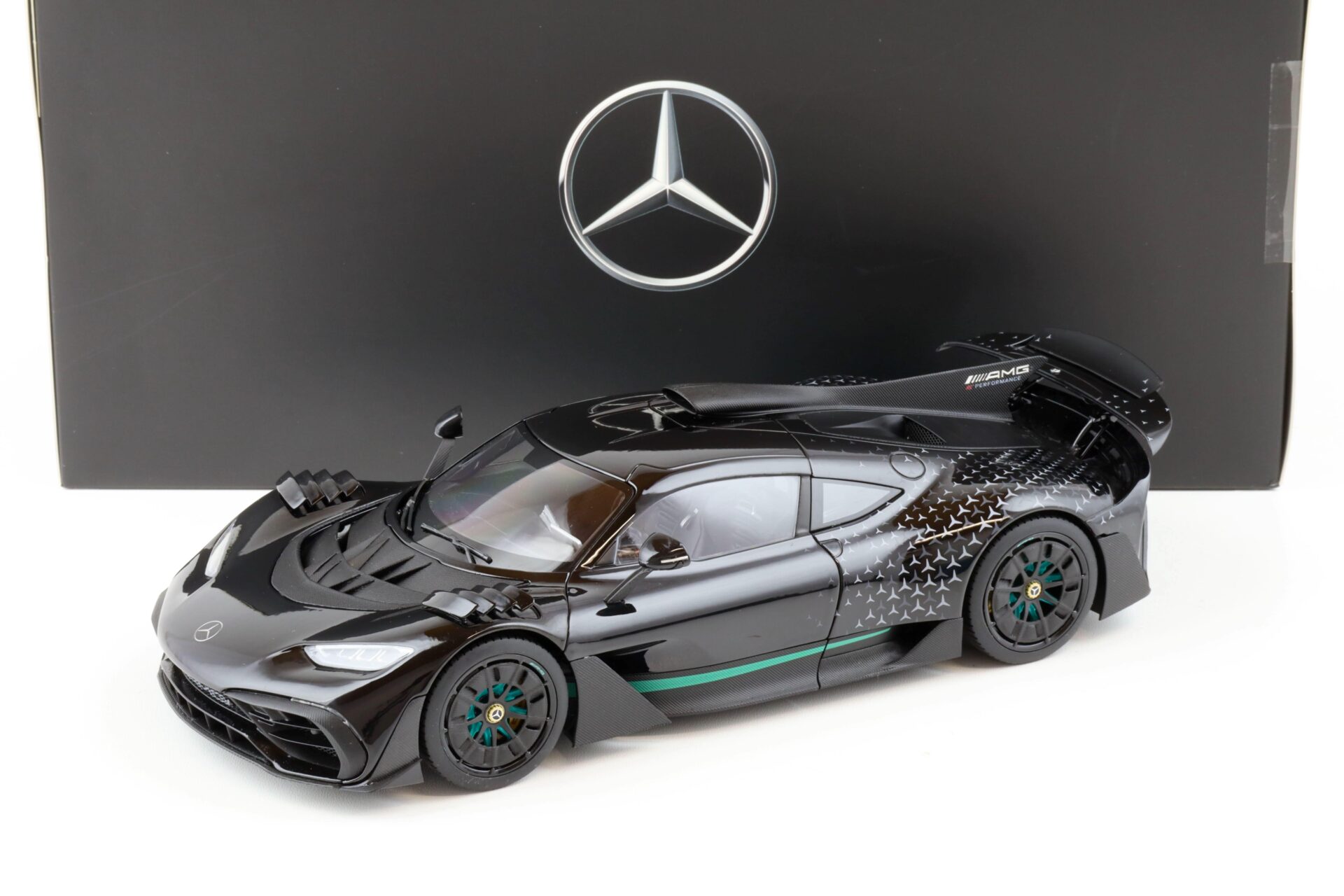 ID 80739 orig.jpg 1:18 NZG Mercedes AMG ONE (C298) hyper black 2022 DEALER VERSION
