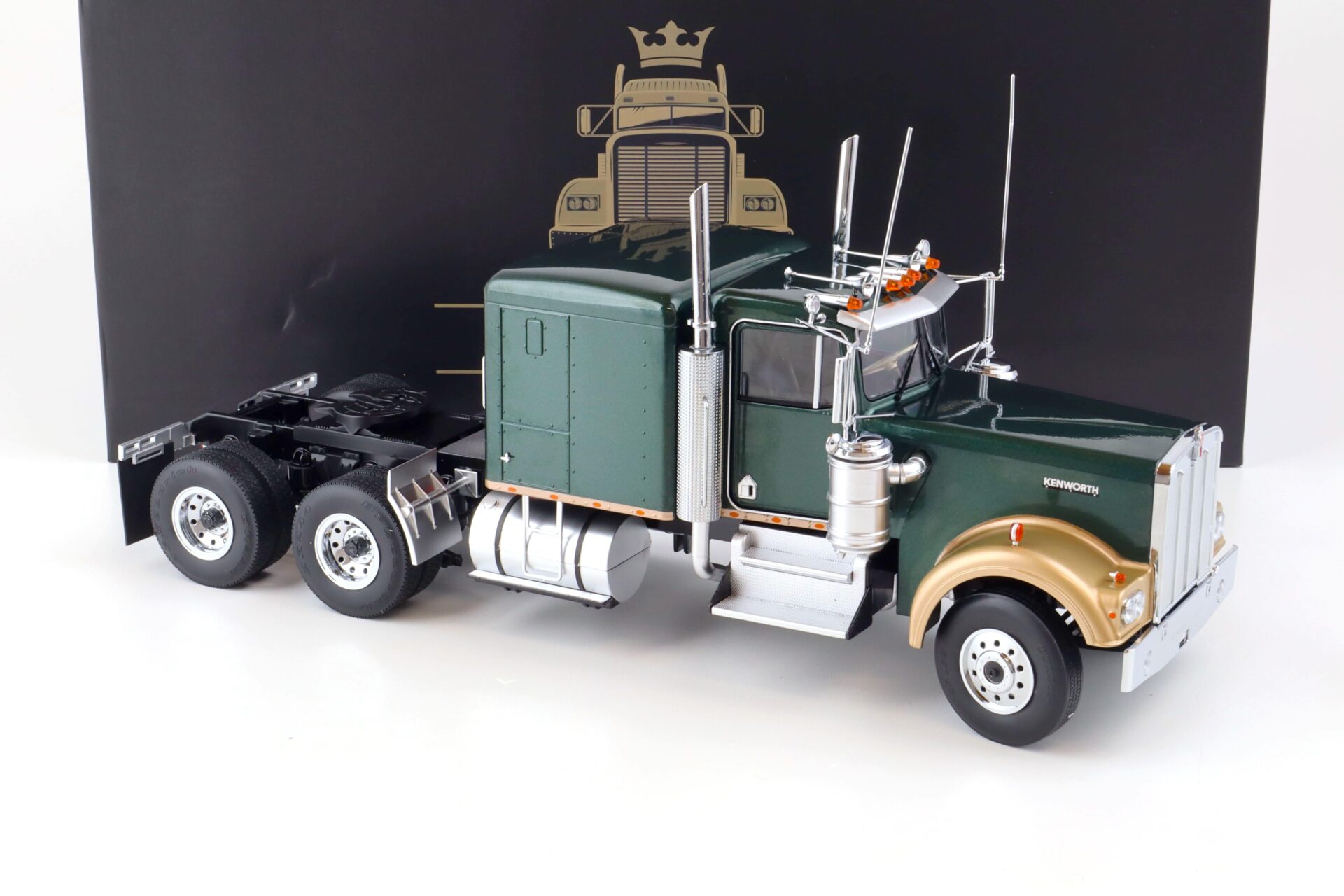1:18 Road Kings LKW Kenworth W900 SZM dark green metallic/ gold