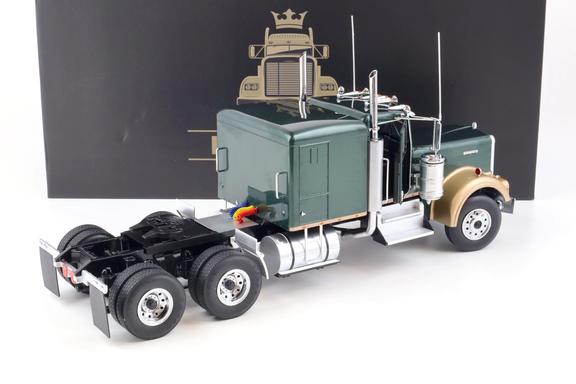 1:18 Road Kings LKW Kenworth W900 SZM dark green metallic/ gold