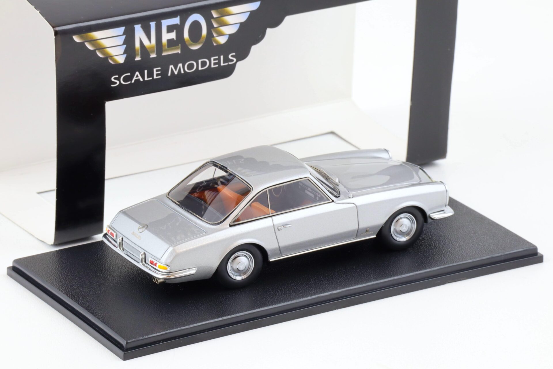 1:43 NEO Mercedes 230SL Pininfarina Coupe silver
