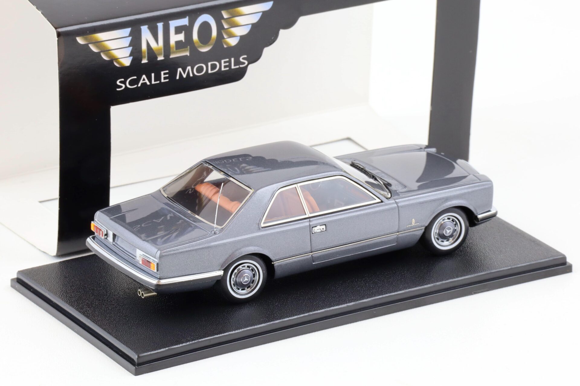 1:43 NEO Mercedes 300SEL 6.3 Pininfarina Coupe grey metallic