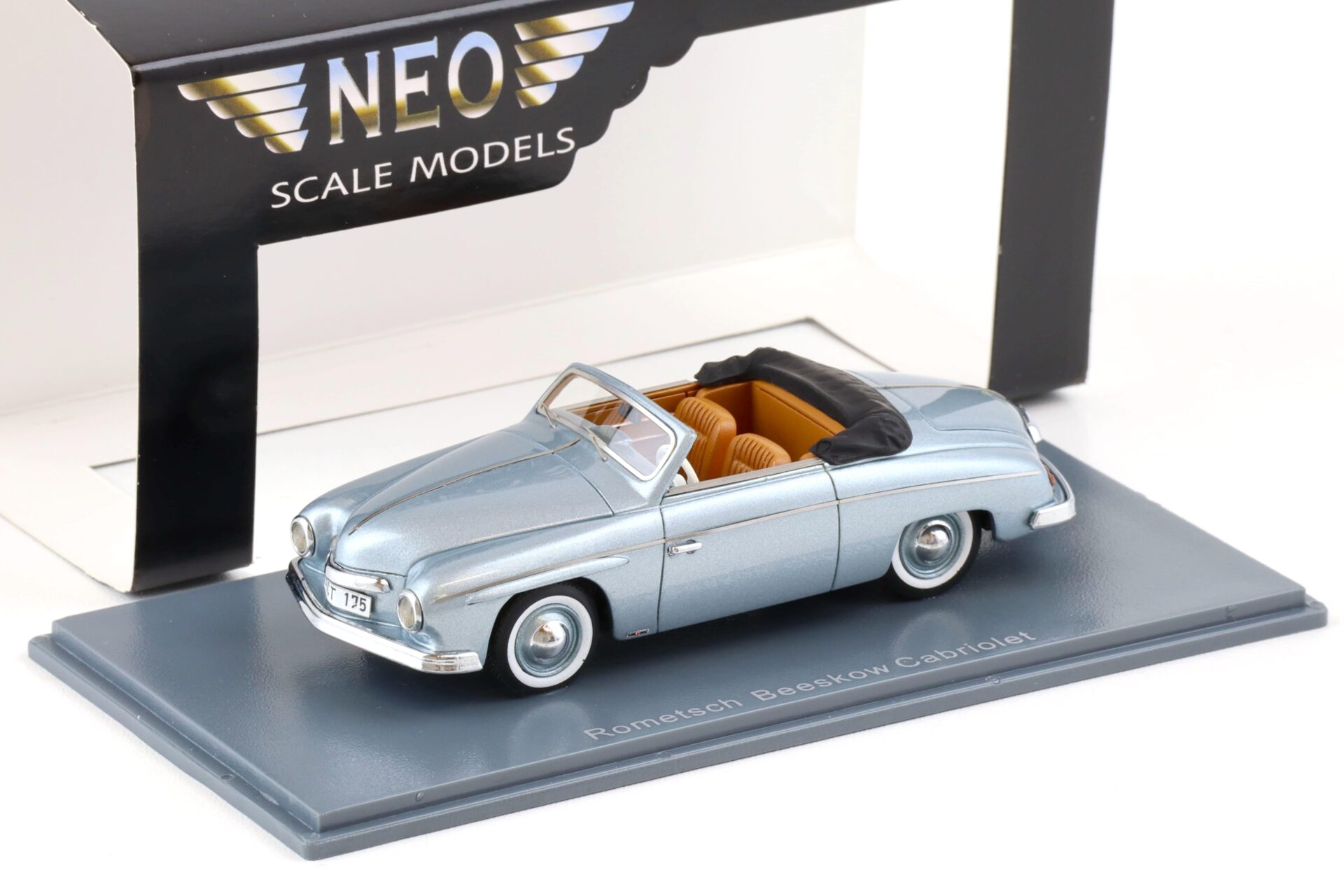 ID 80810 orig.jpg 1:43 NEO Rometsch Beeskow Cabriolet silver-blue metallic