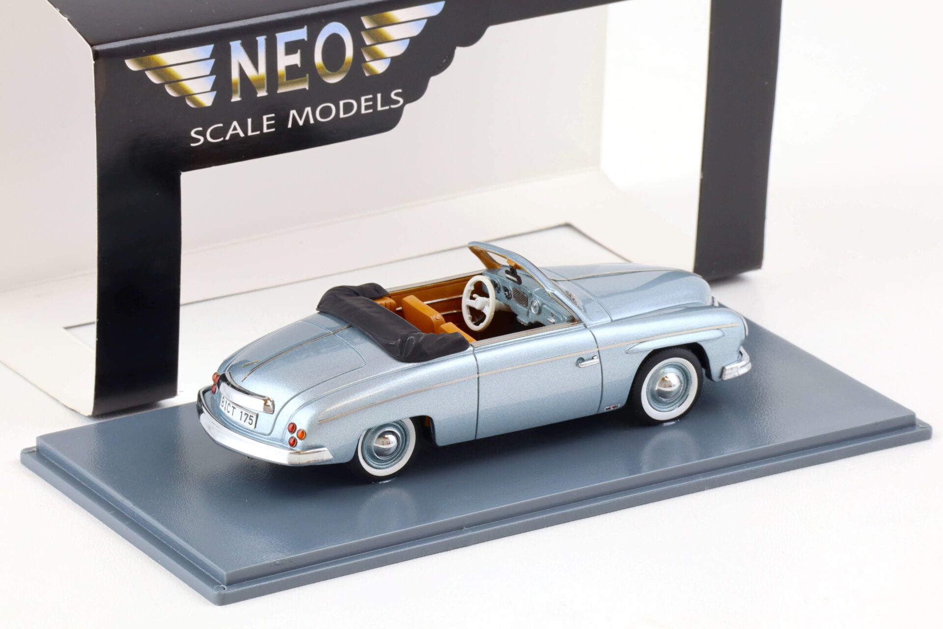 1:43 NEO Rometsch Beeskow Cabriolet silver-blue metallic