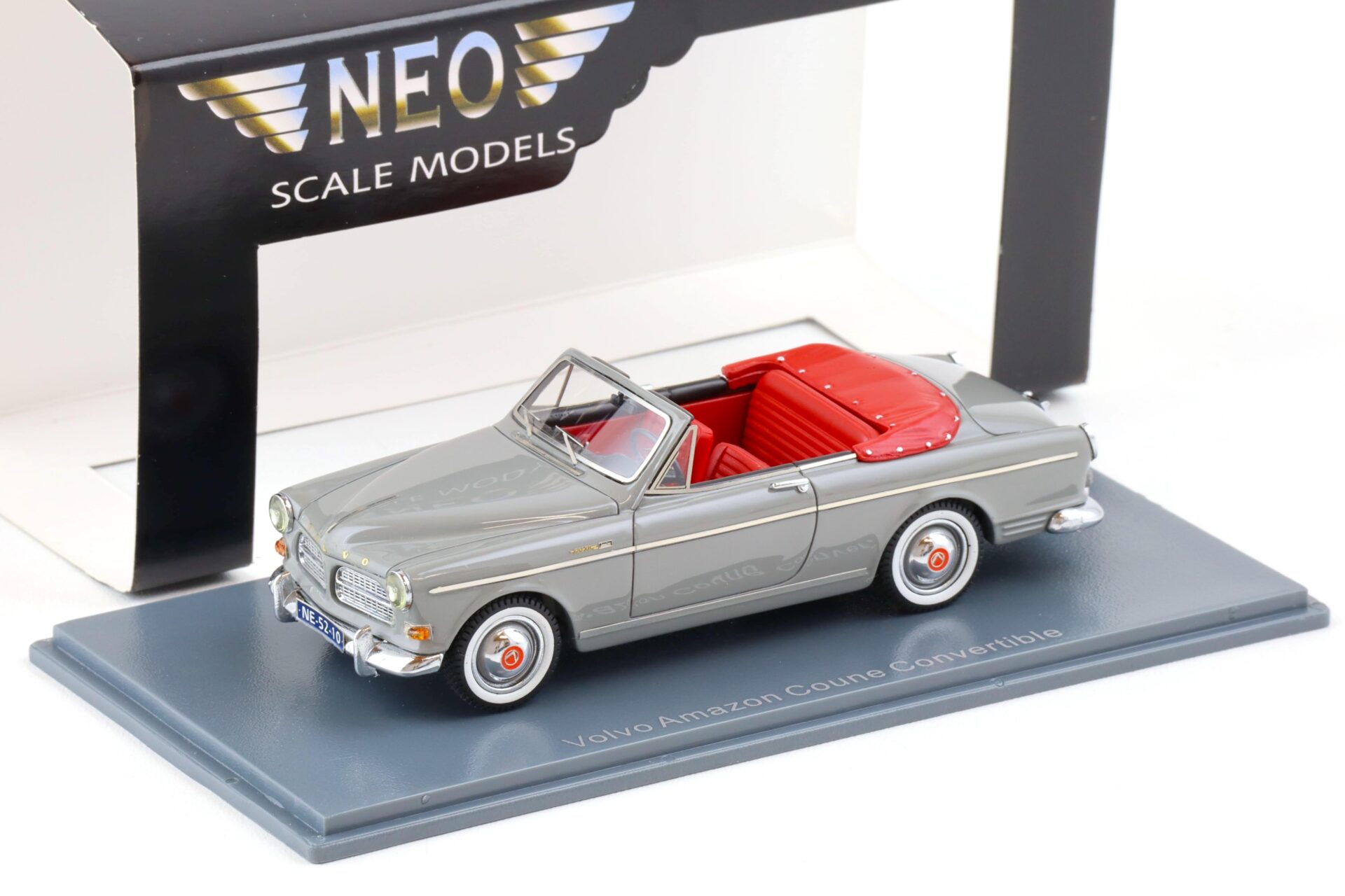 ID 80816 orig.jpg 1:43 NEO Volvo Amazon Coune Convertible grey/ red