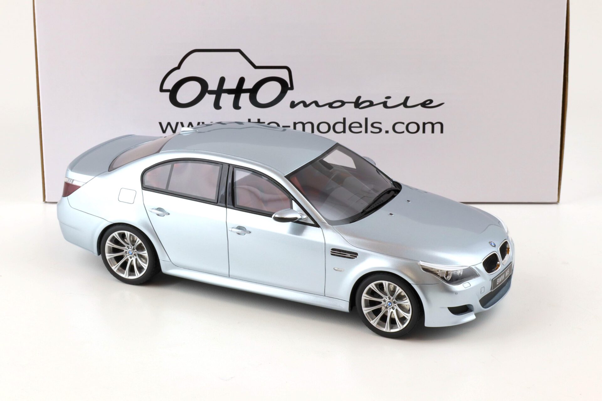 1:18 OTTO mobile OT426 BMW M5 (E60) Phase 2 Limousine silver 2008