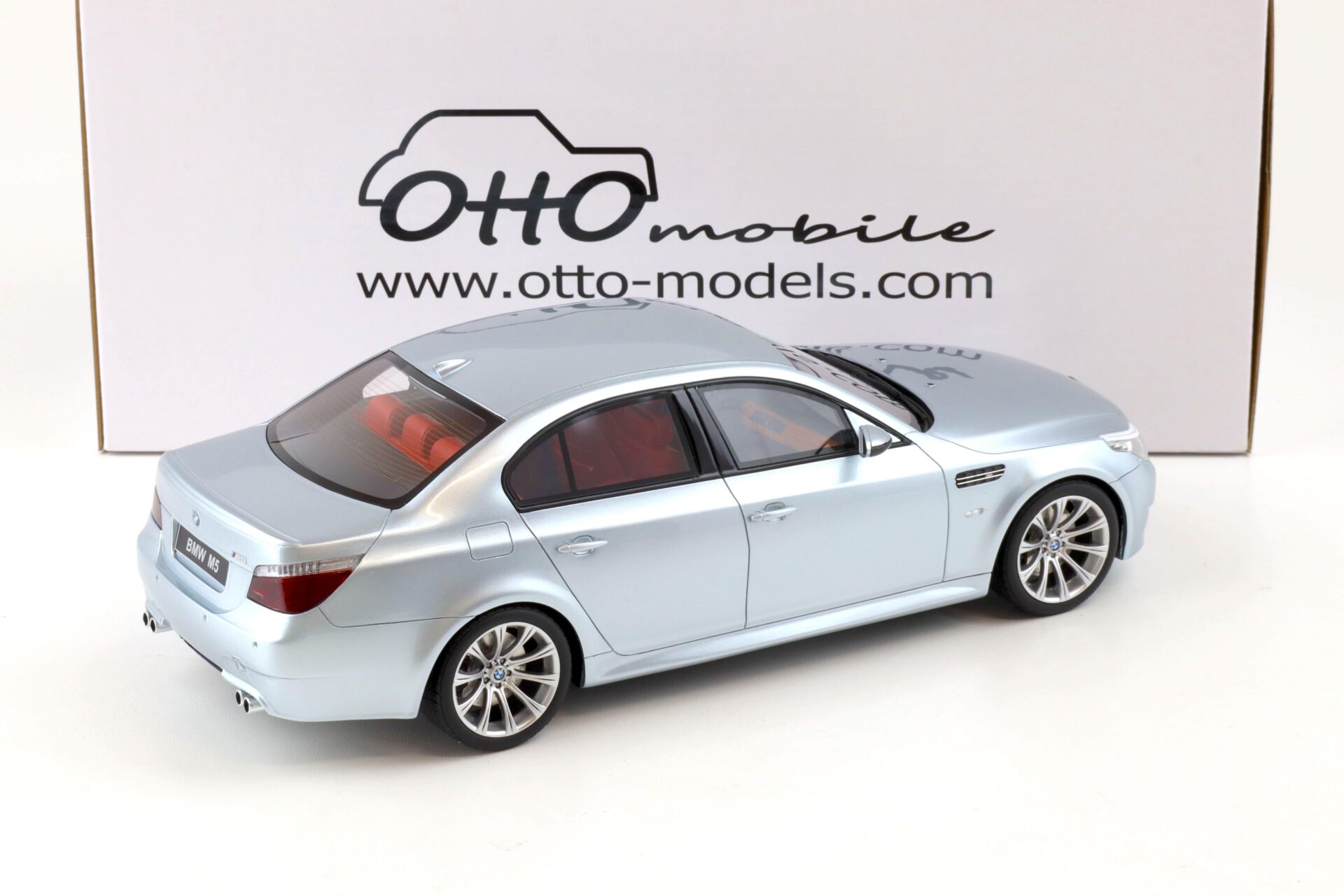 1:18 OTTO mobile OT426 BMW M5 (E60) Phase 2 Limousine silver 2008