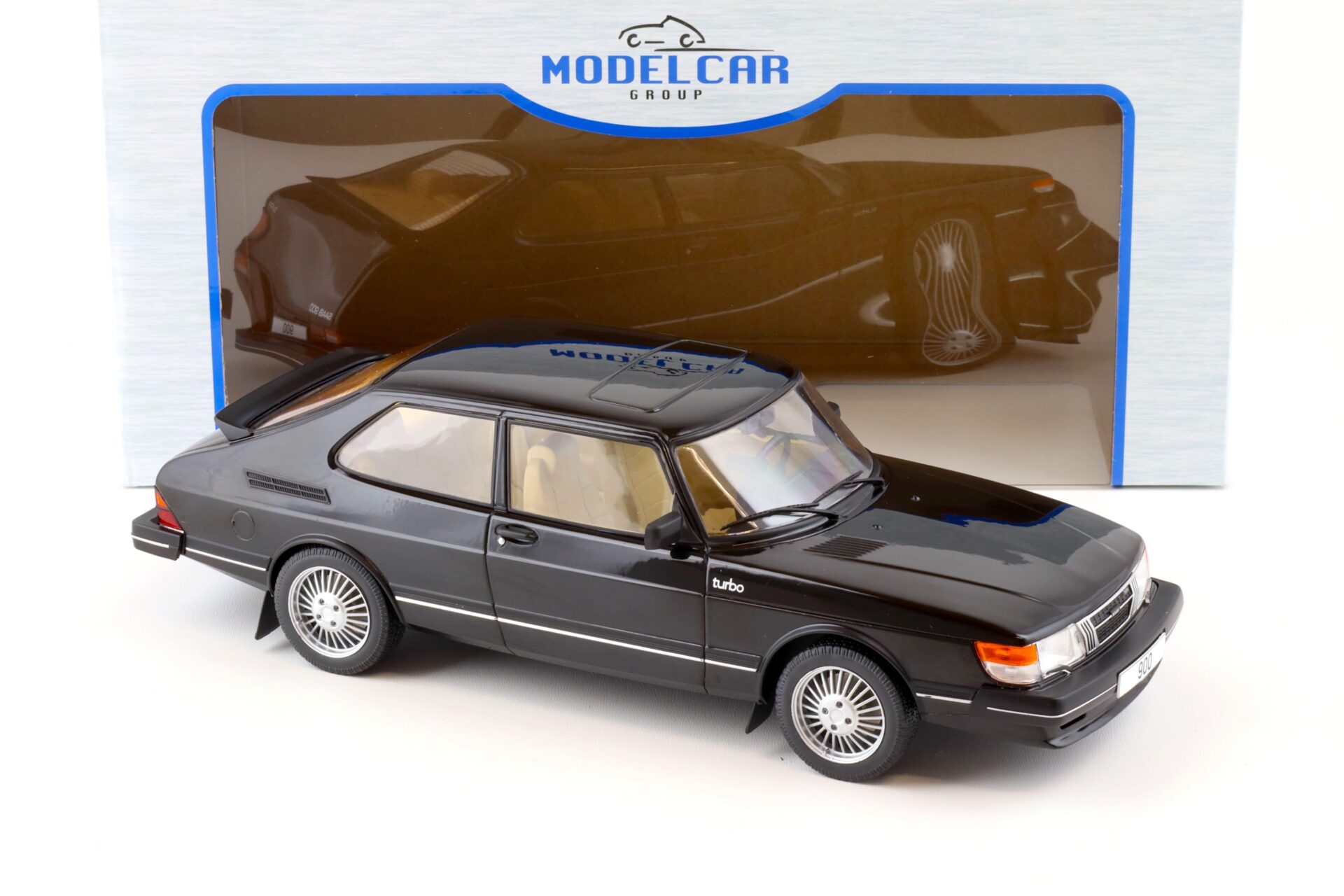 1:18 MCG Saab 900 Turbo 3-doors black 1981