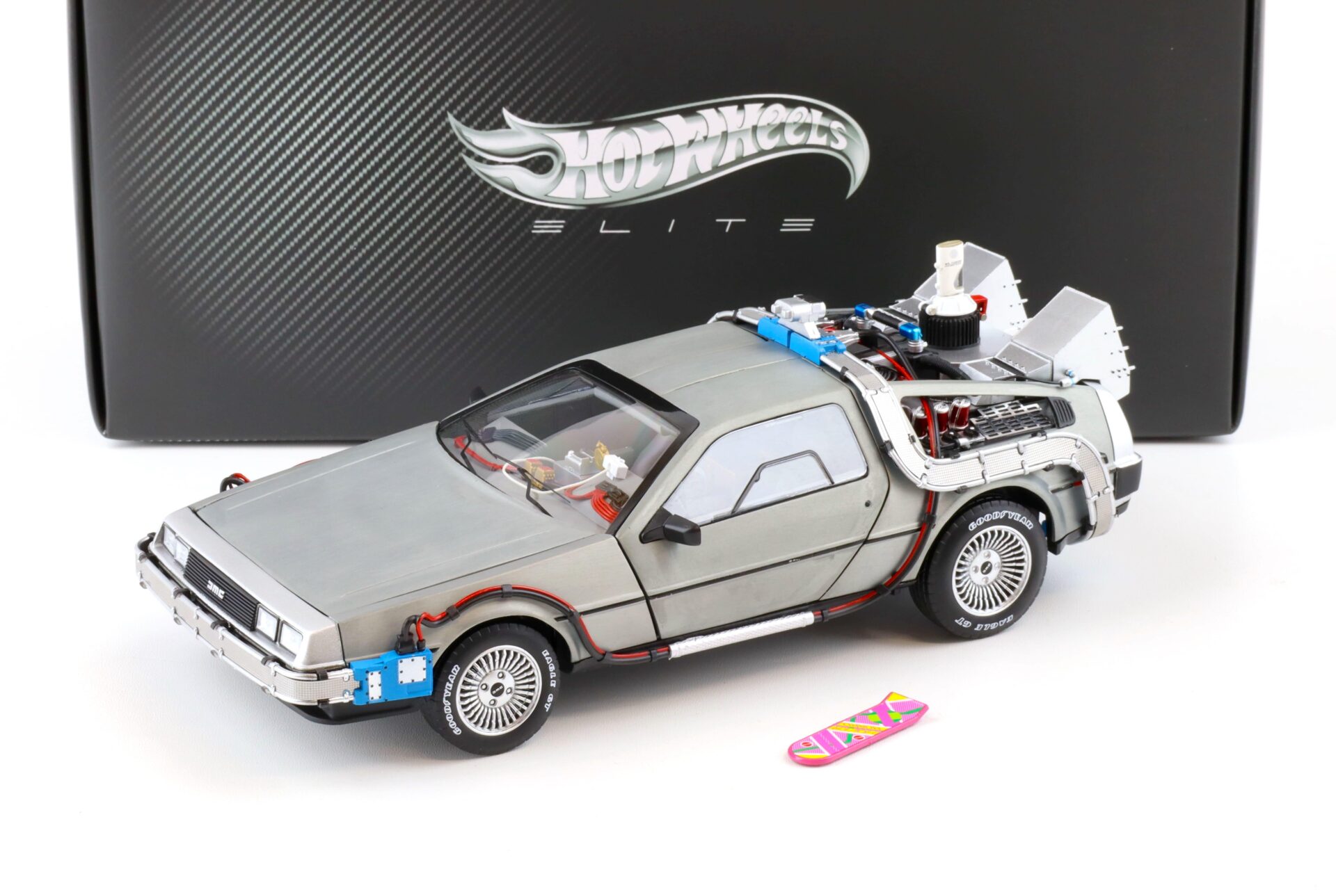 ID 80976 orig.jpg 1:18 Hot Wheels Elite DMC DeLorean Back to the Future time Machine BCJ97