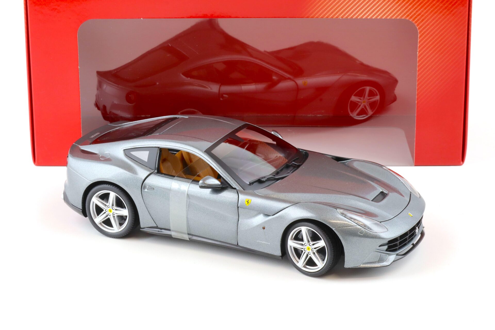 1:18 Hot Wheels Ferrari F12 Berlinetta grey metallic BCJ74