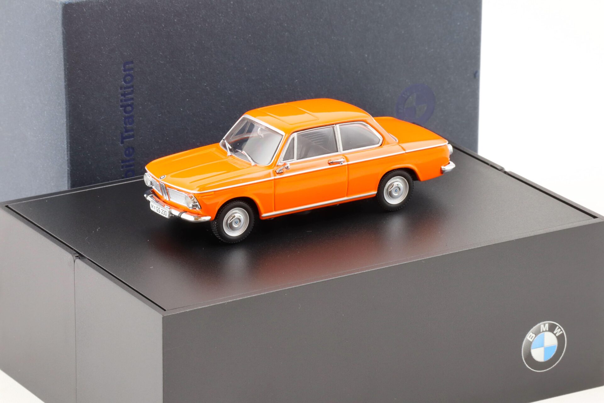 ID 81254 orig.jpg 1:43 Minichamps BMW 1600 orange DEALER VERSION