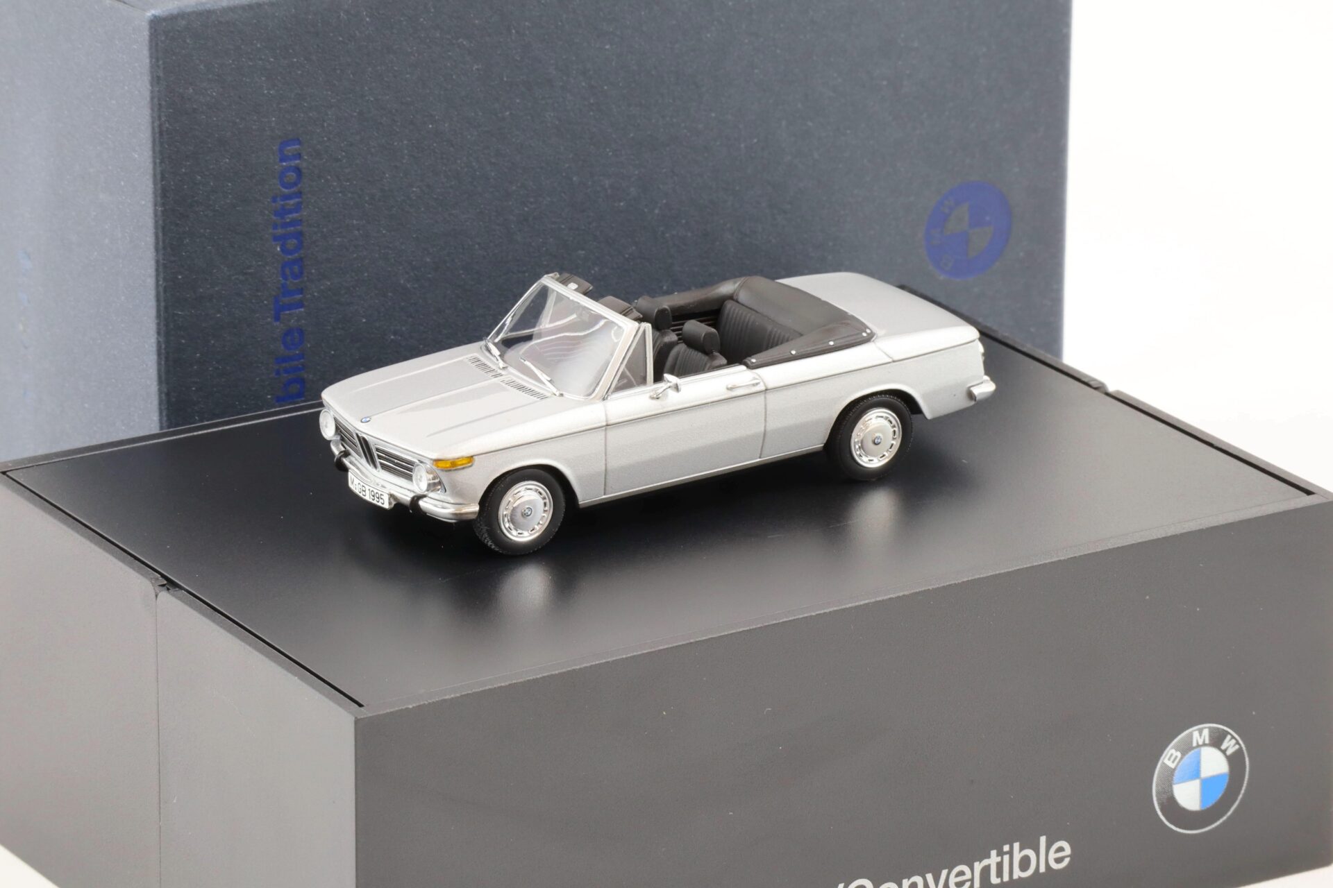 1:43 Minichamps BMW 2002 Convertible silver DEALER VERSION