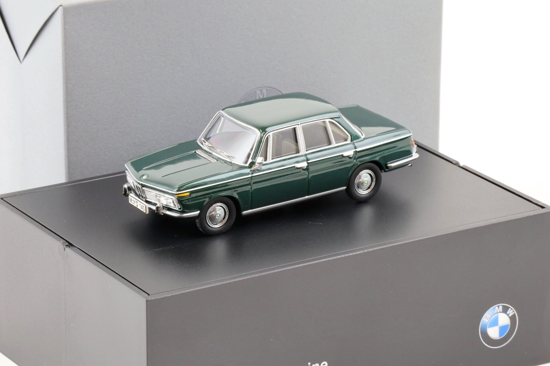 ID 81263 orig.jpg 1:43 Schuco BMW 2000 Limousine Sedan dark green DEALER VERSION
