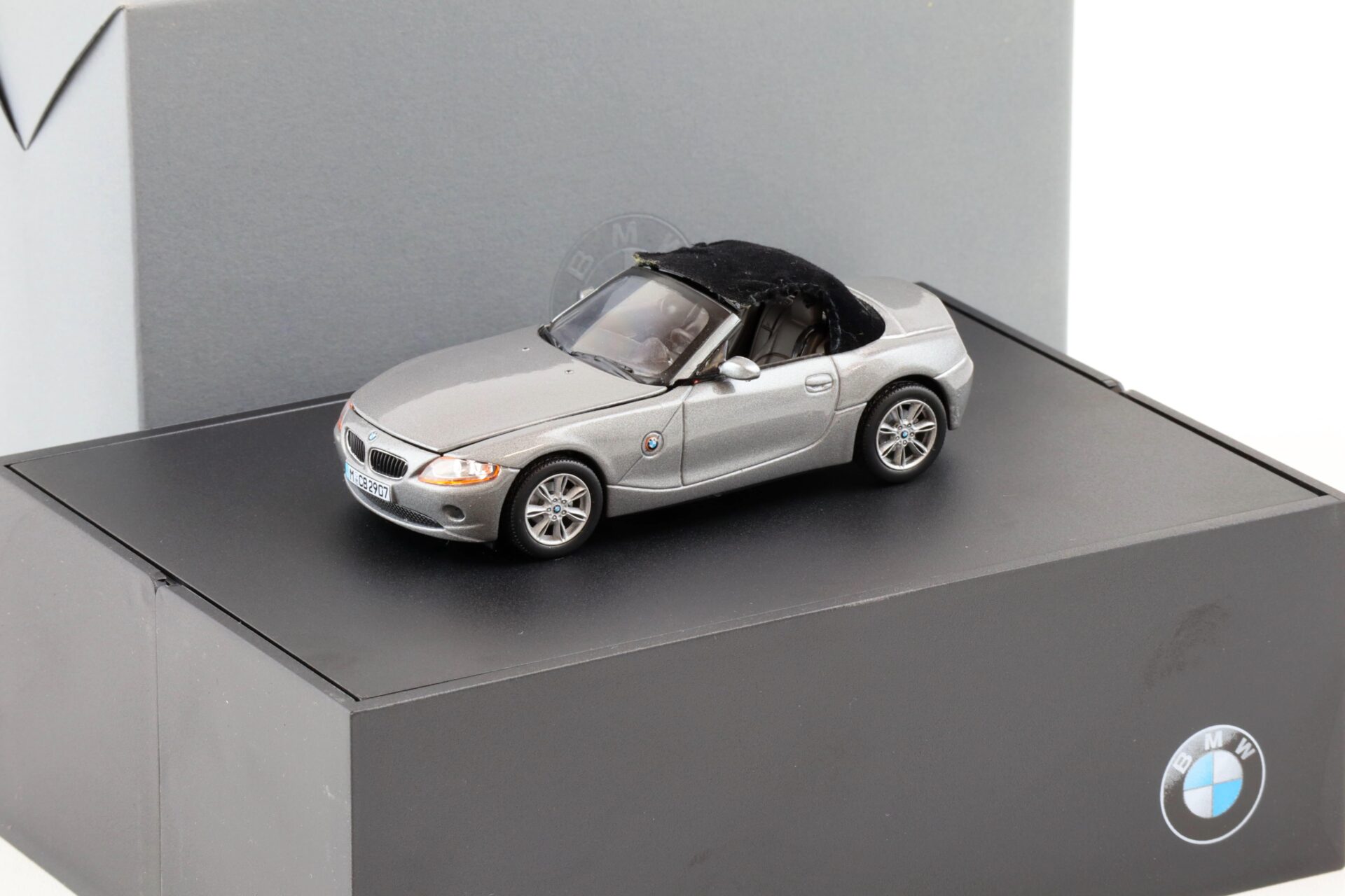 1:43 Norev BMW Z4 E85 Roadster grey metallic DEALER VERSION