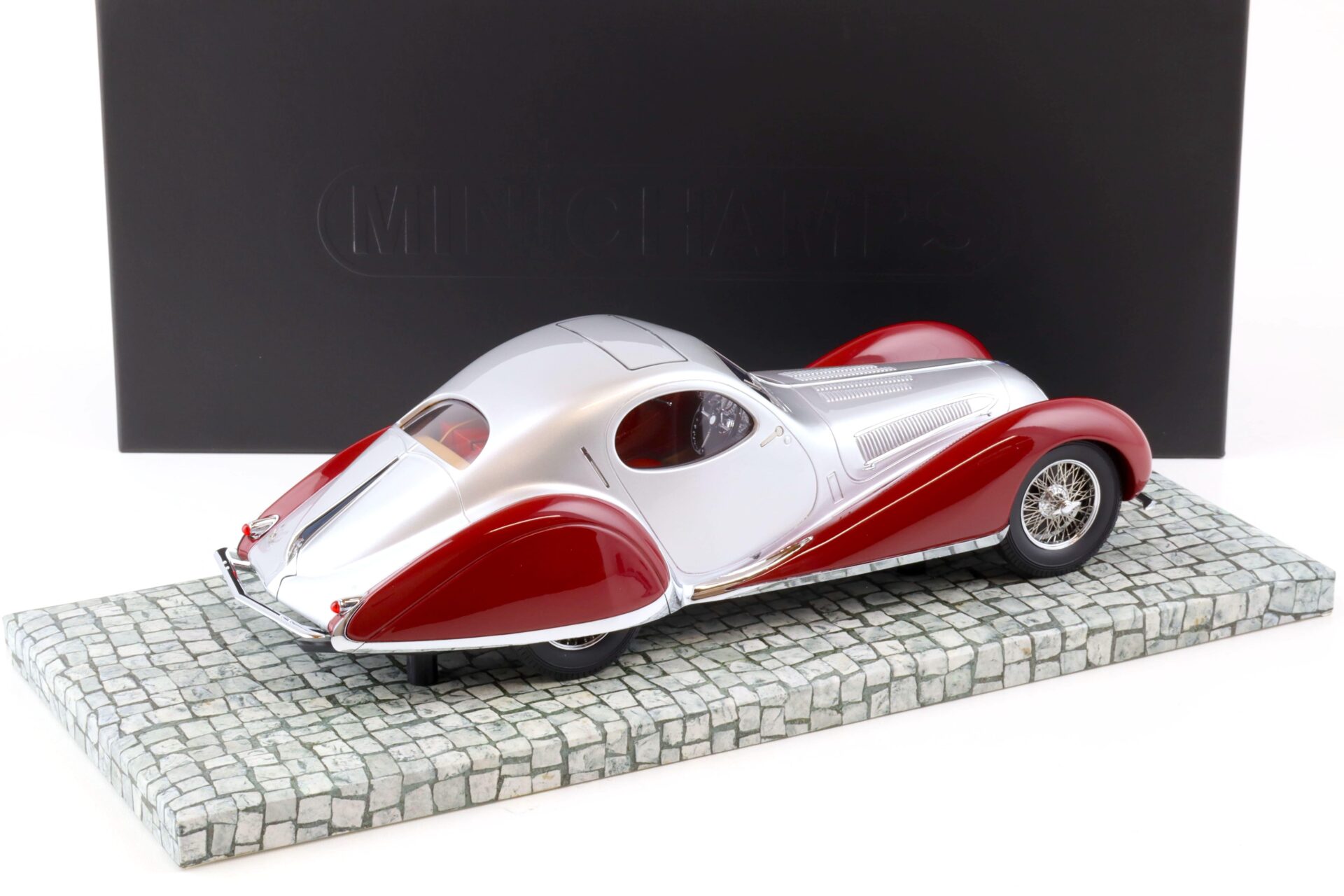 1:18 Minichamps 1937 Talbot Lago T 150 C SS Coupe silver/ red - Limited 300 pcs.