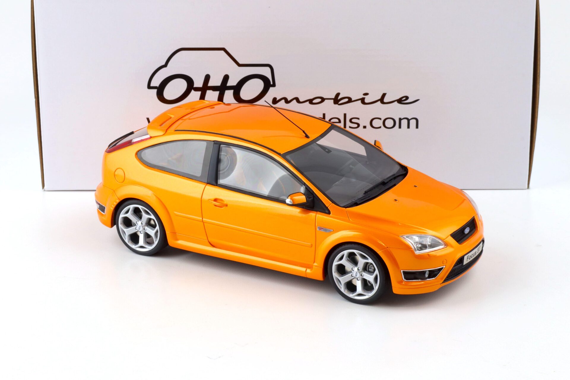 1:18 OTTO mobile OT961 Ford Focus ST 2.5 MK2 orange metallic 2006