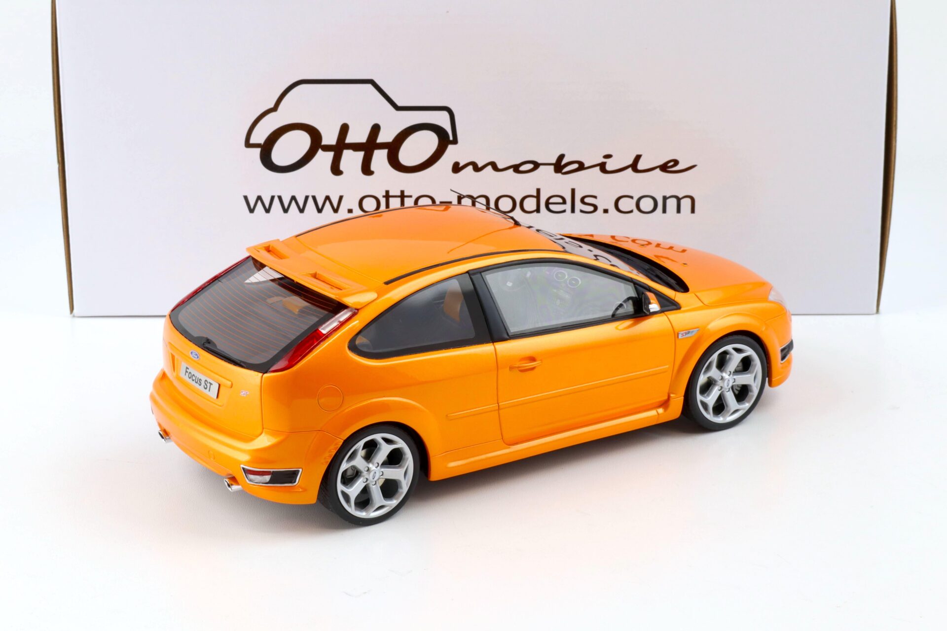 1:18 OTTO mobile OT961 Ford Focus ST 2.5 MK2 orange metallic 2006