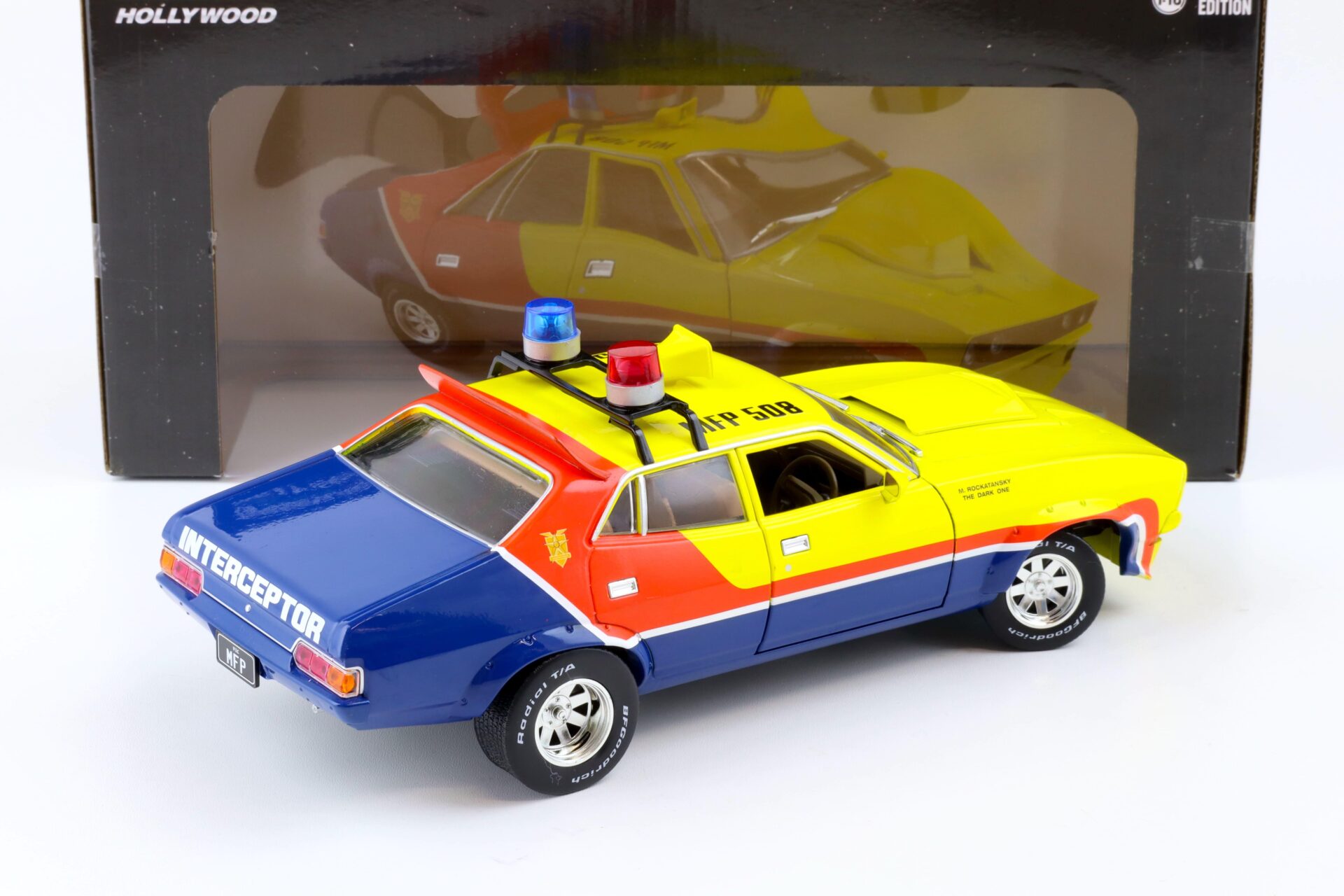1:18 Greenlight Ford Falcon XB V8 Intercopter 1974 Police Car MAD MAX yellow/ red/ blue