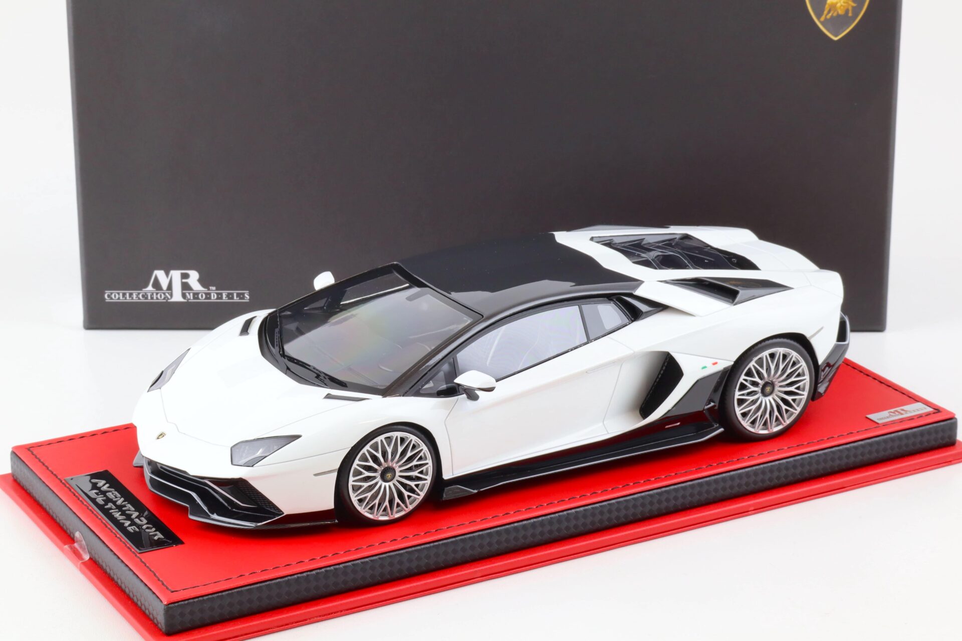 1:18 MR Collection Lamborghini Aventador Ultimae Bianco Isi with Carbon roof - Limited 149 pcs.