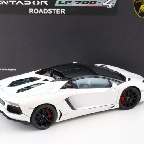 1:18 AUTOart Lamborghini Aventador LP700-4 Roadster bianco Isis/ white