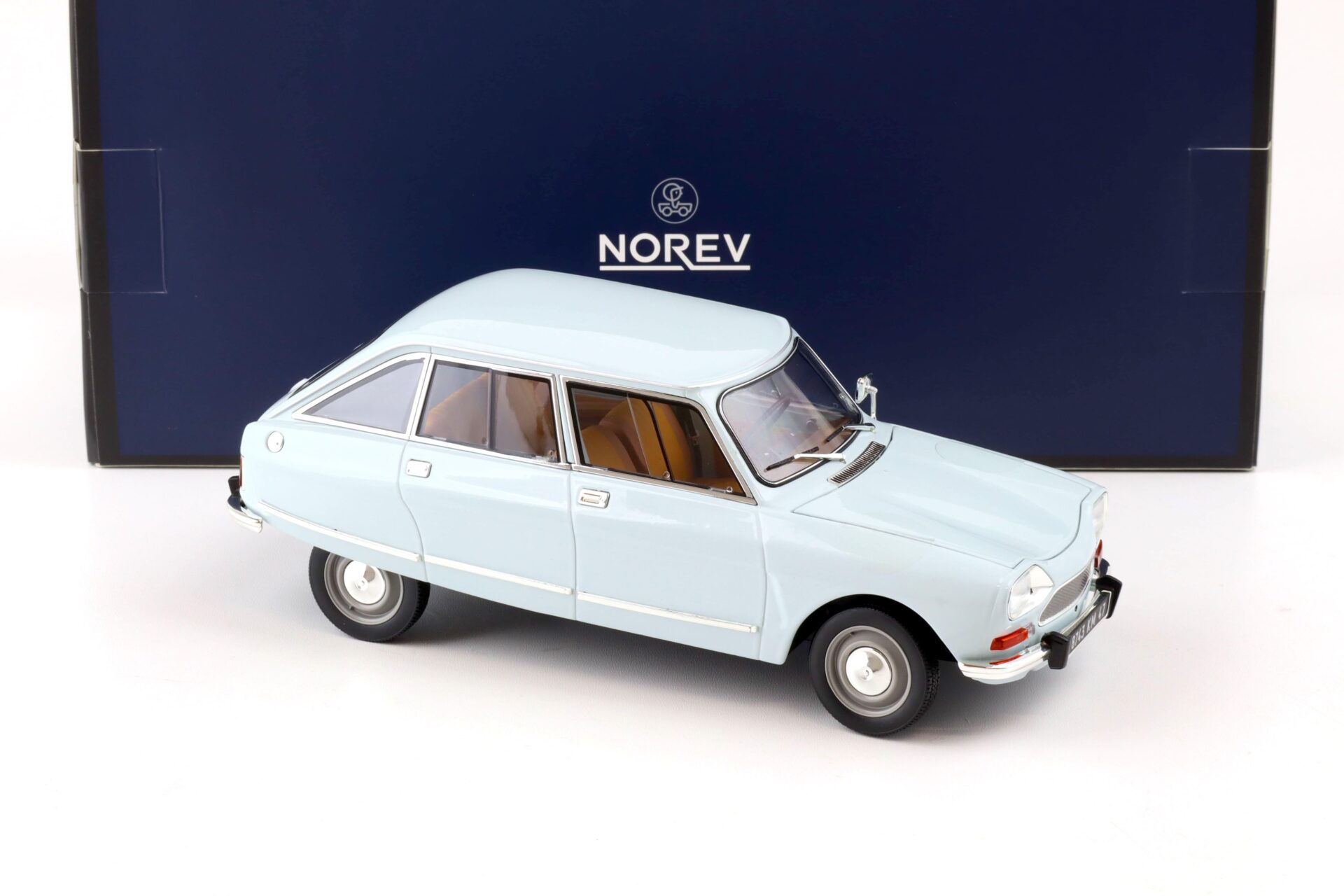 1:18 Norev Citroen Ami 8 Club 1969 Thasos blue - Limited 300 pcs.