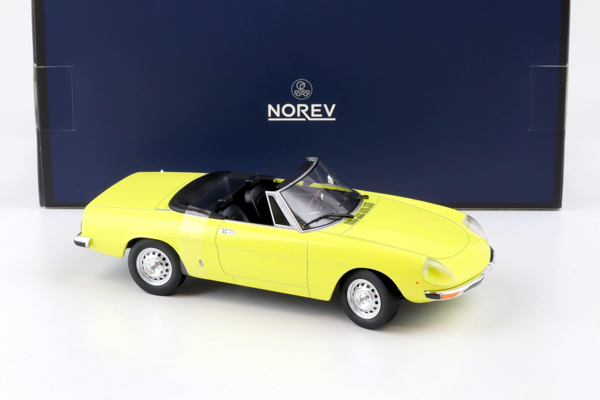 1:18 Norev Alfa Romeo 2000 Spider 1978 yellow - Limited 300 pcs.
