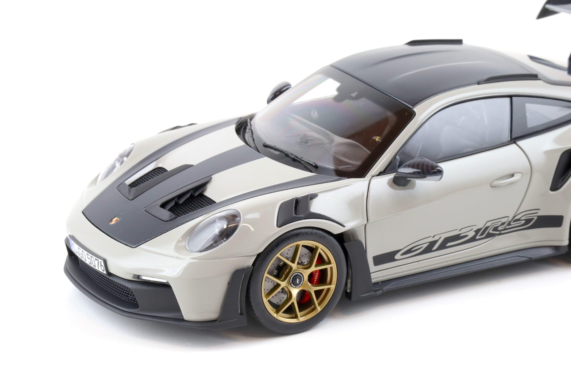 1:18 Norev Porsche 911 (992) GT3 RS Coupe Weissach Package 2022 Kreide - Limited 504 pcs.