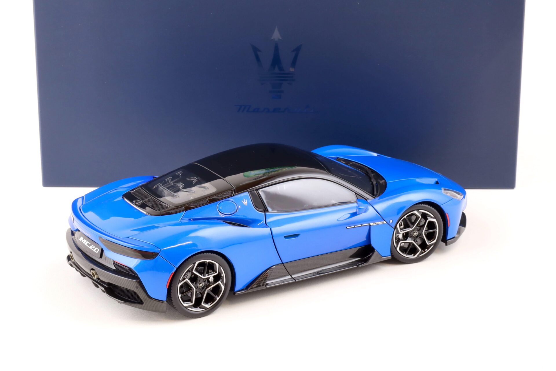 1:18 BBR Maserati MC20 Coupe 2020 Blu Infinito/ Gloss black roof Die-Cast HE180051E