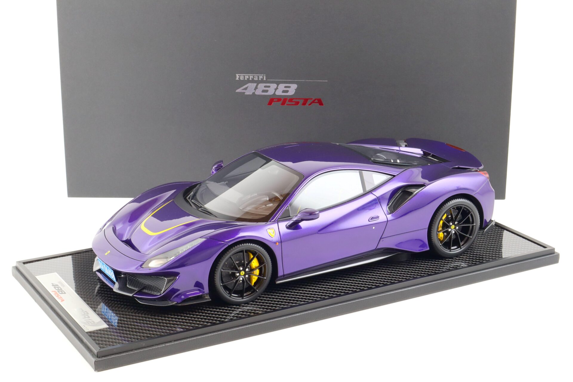 ID 82631 orig.jpg 1:12 BBR Ferrari 488 Pista Viola Al Humad/ yellow stripe - Limited 21 pcs.