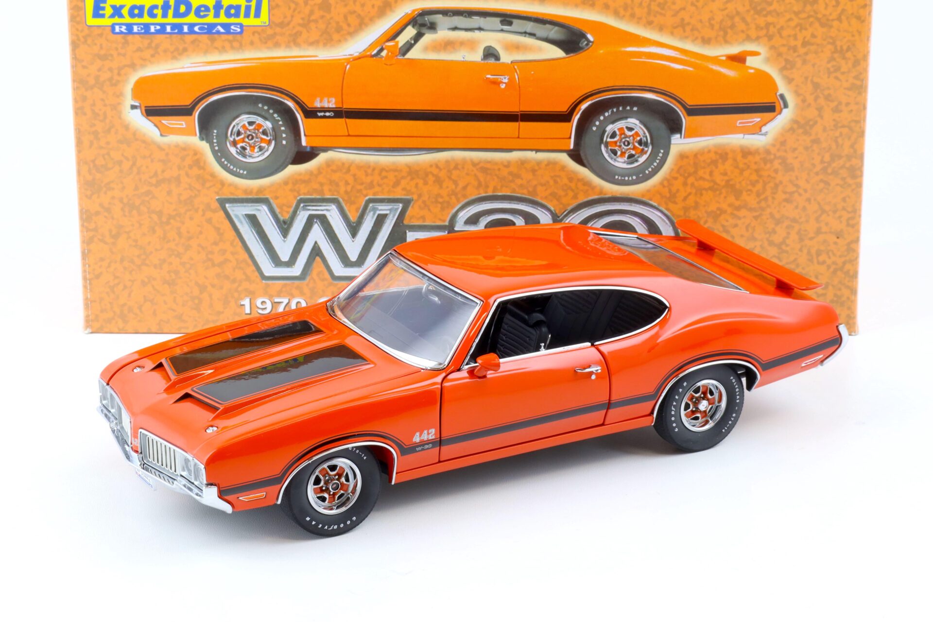 ID 82714 orig.jpg 1:18 Exact Detail 1970 Oldsmobile 442 W-30 Coupe orange/ black