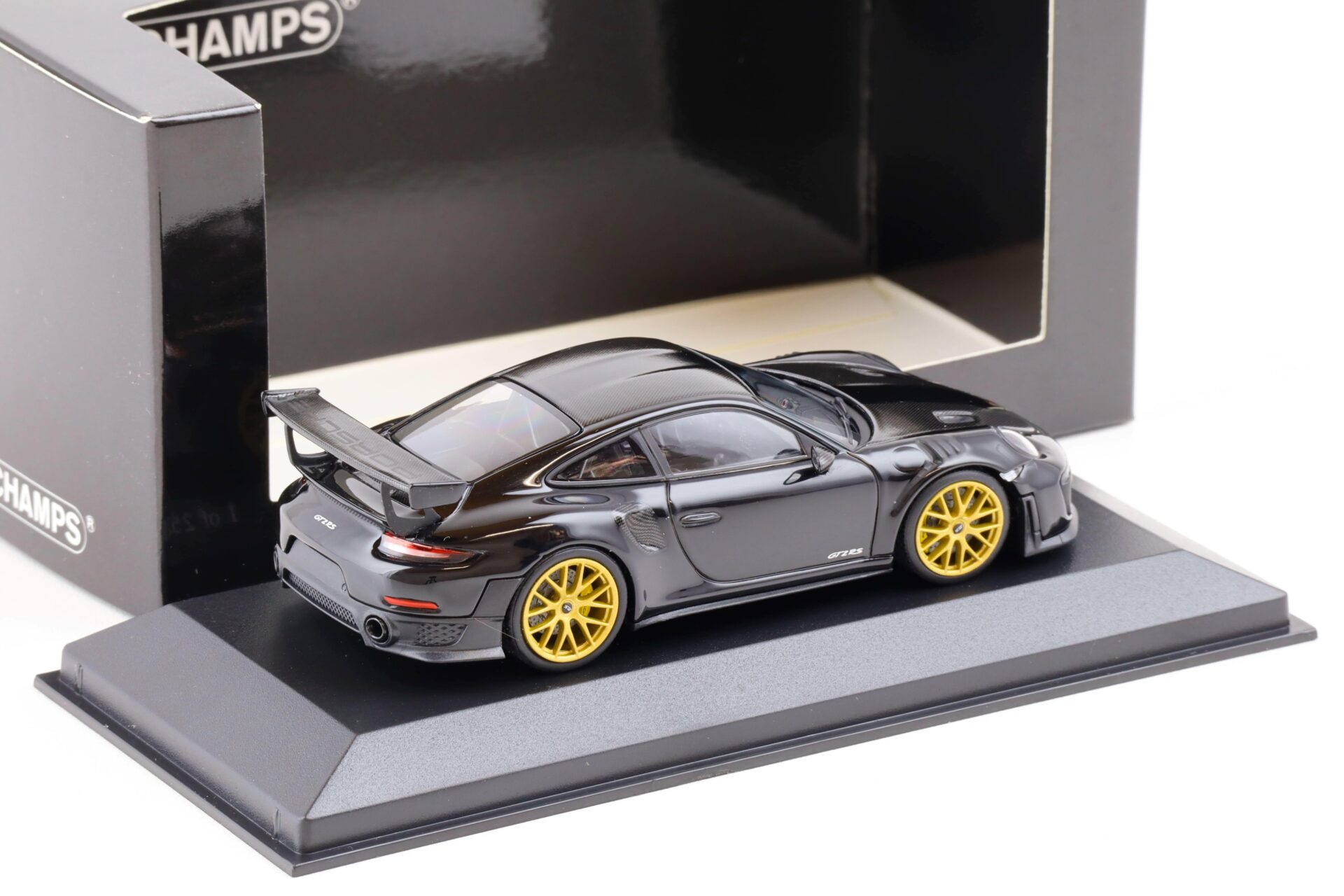 1:43 Minichamps Porsche 911 (991.2) GT2 RS Weissach Package 2018 black/ gold wheels