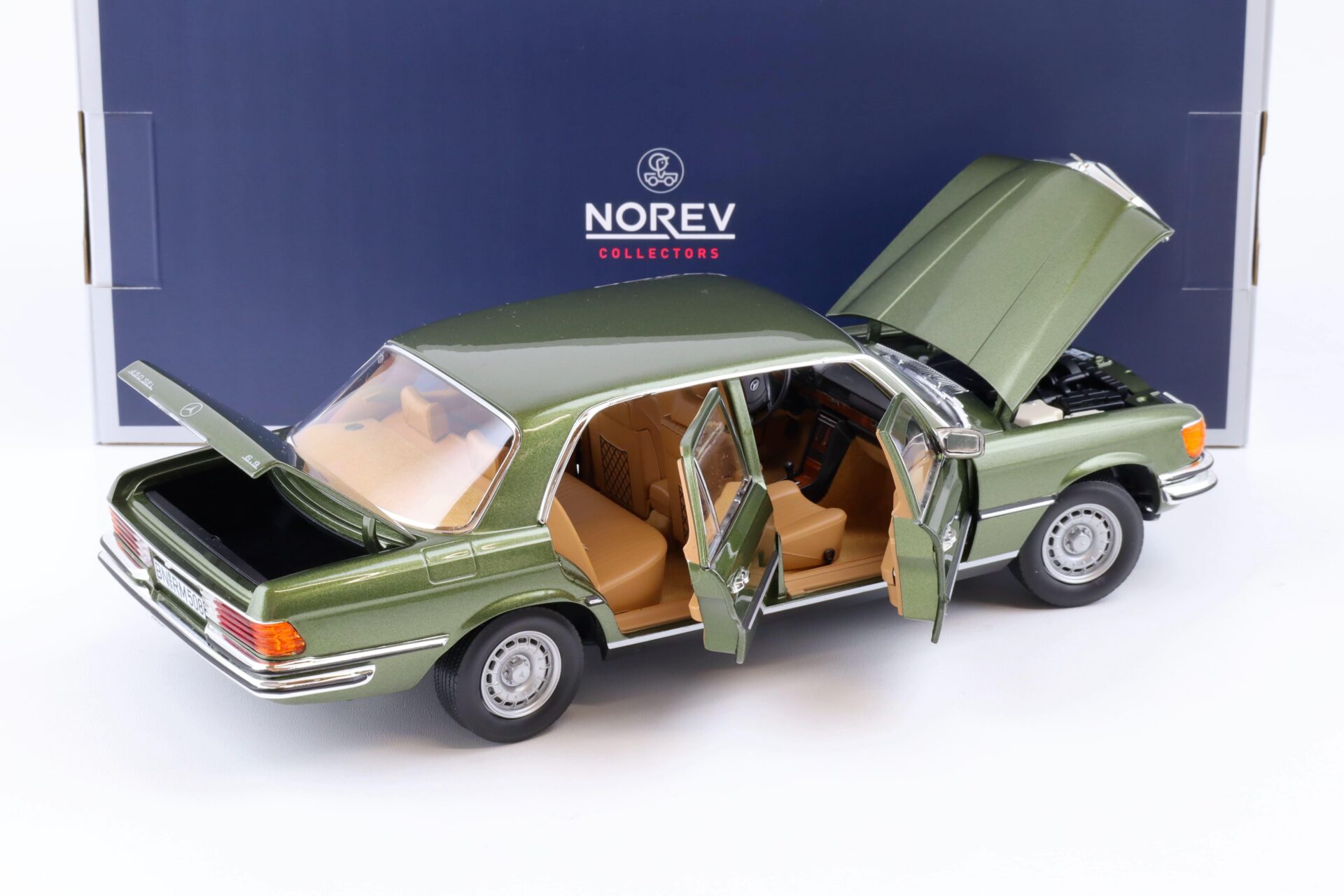 1:18 Norev Mercedes 450 SEL 6.9 Limousine green metallic 1976