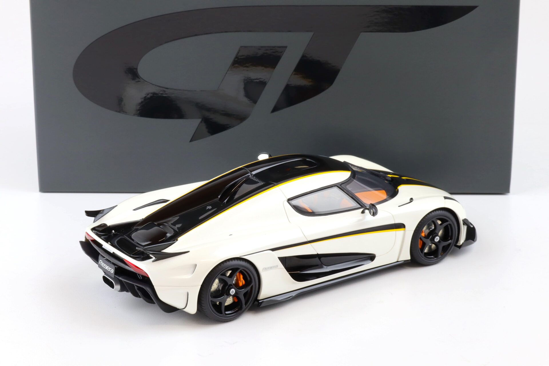1:18 GT Spirit GT391 Koenigsegg Regera white metallic/ black 2018