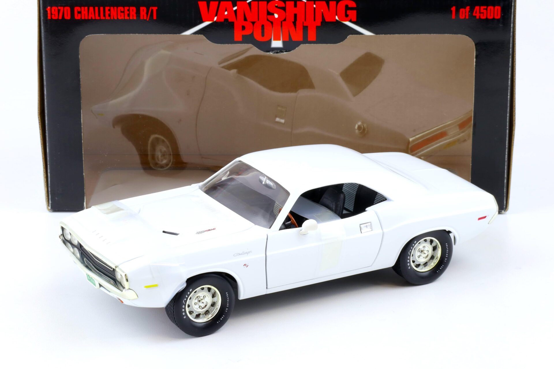 ID 82989 orig.jpg 1:18 ERTL 1970 Dodge Challenger R/T Coupe Vanishing Point white