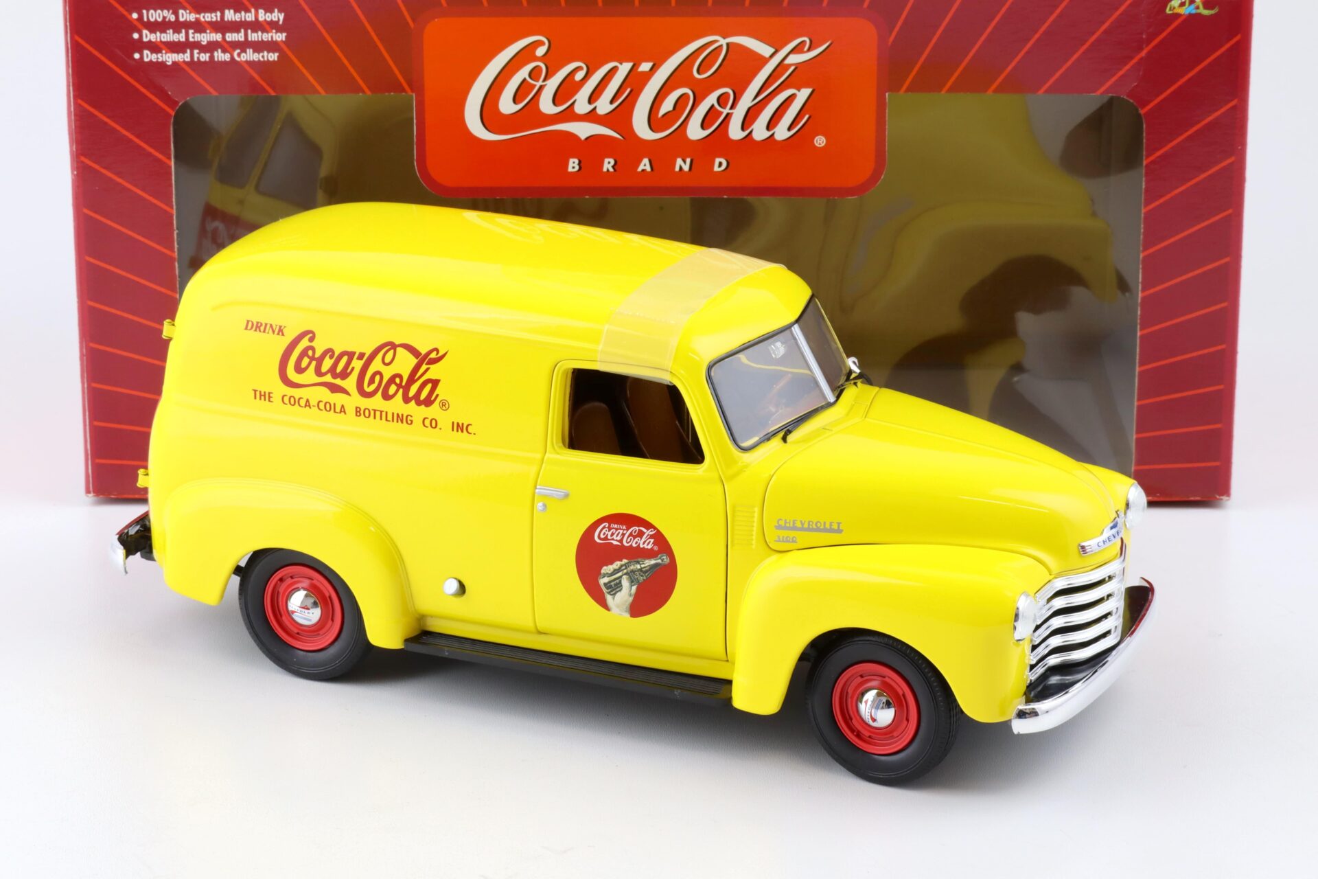 1:18 Johnny Lightning 1948 Chevrolet Panel Delivery Van COCA COLA yellow