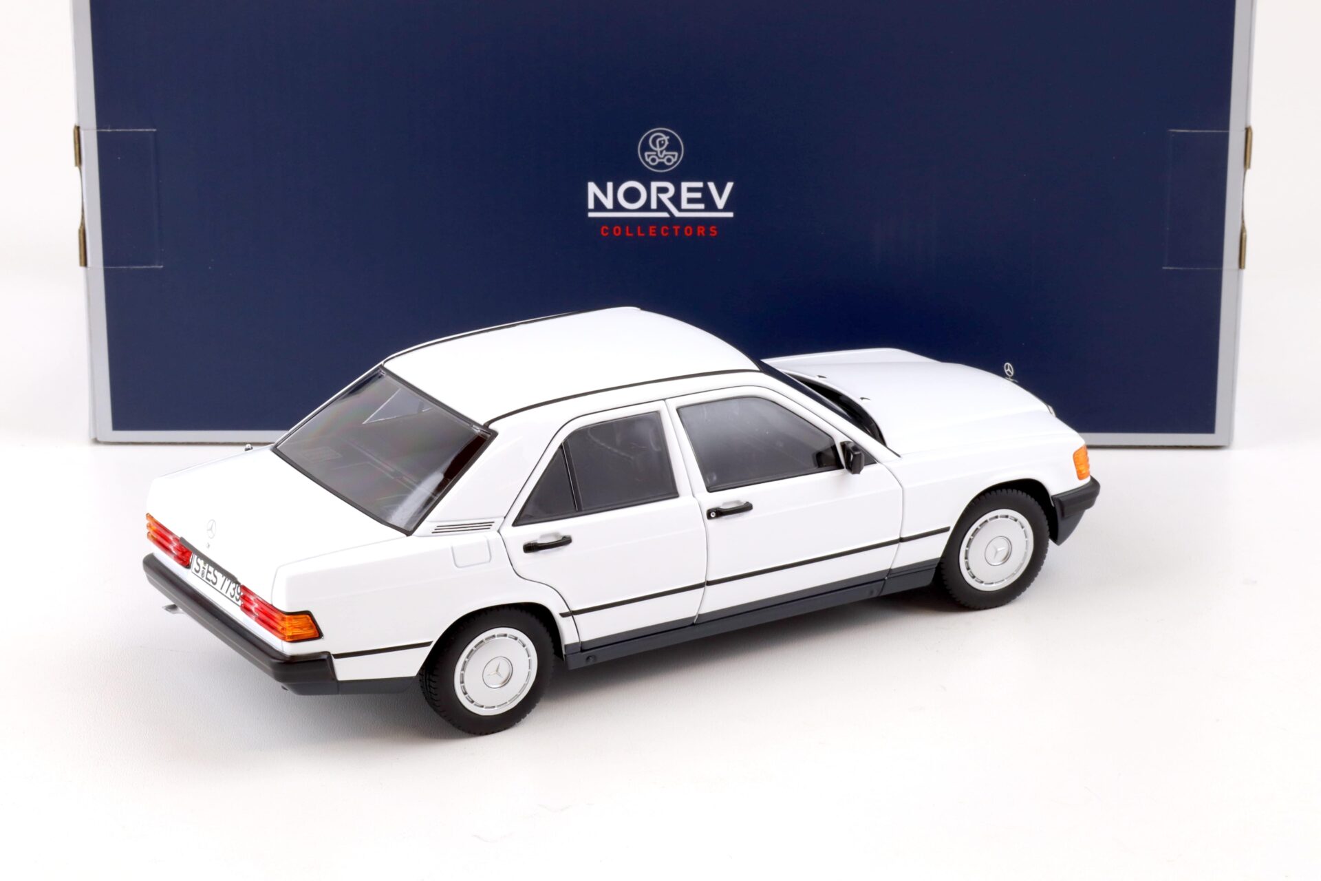 1:18 Norev Mercedes 190E W201 Limousine 1982 Classic white