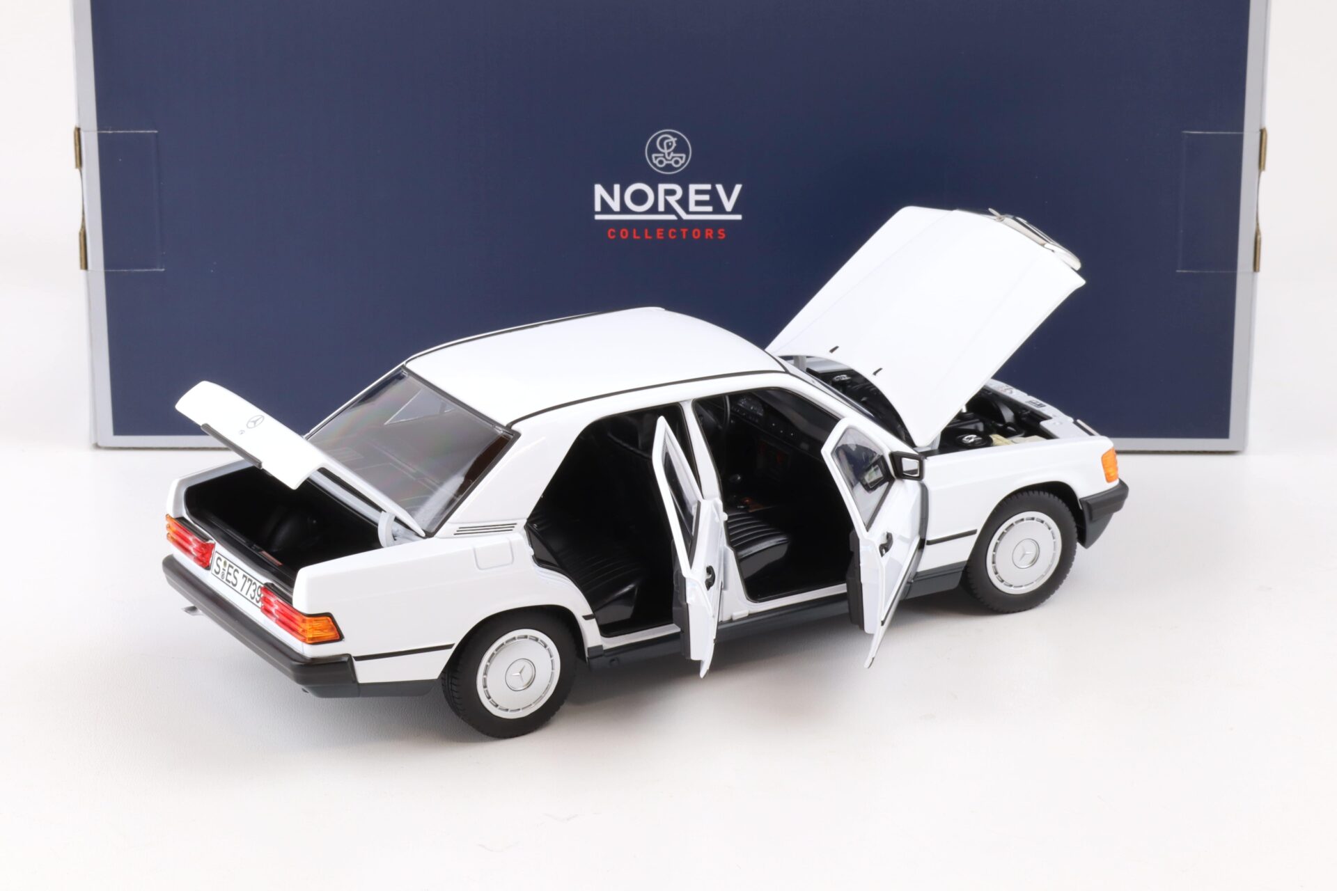 1:18 Norev Mercedes 190E W201 Limousine 1982 Classic white