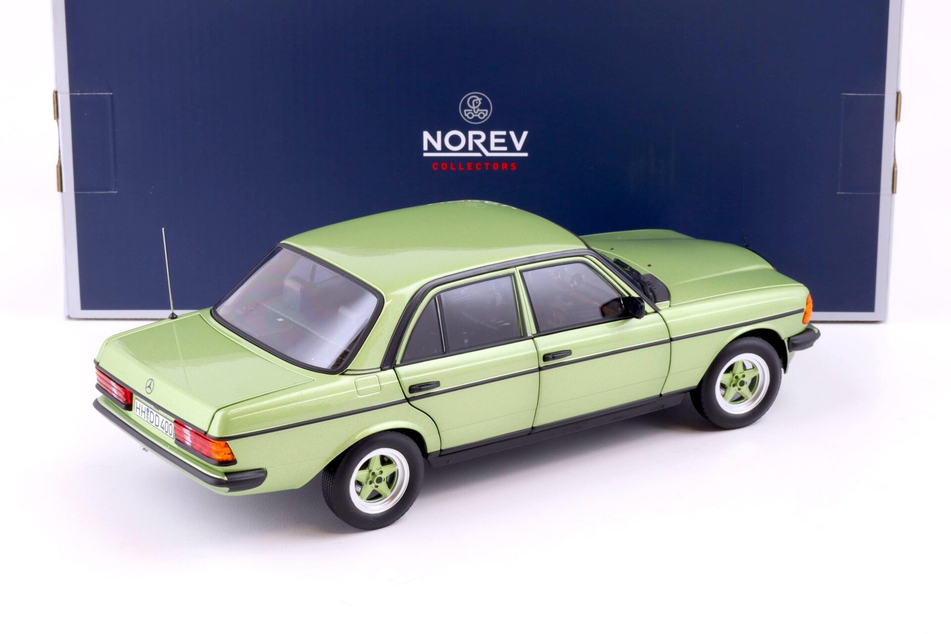 1:18 Norev Mercedes 200 W123 Limousine AMG Bodykit 1984 green metallic