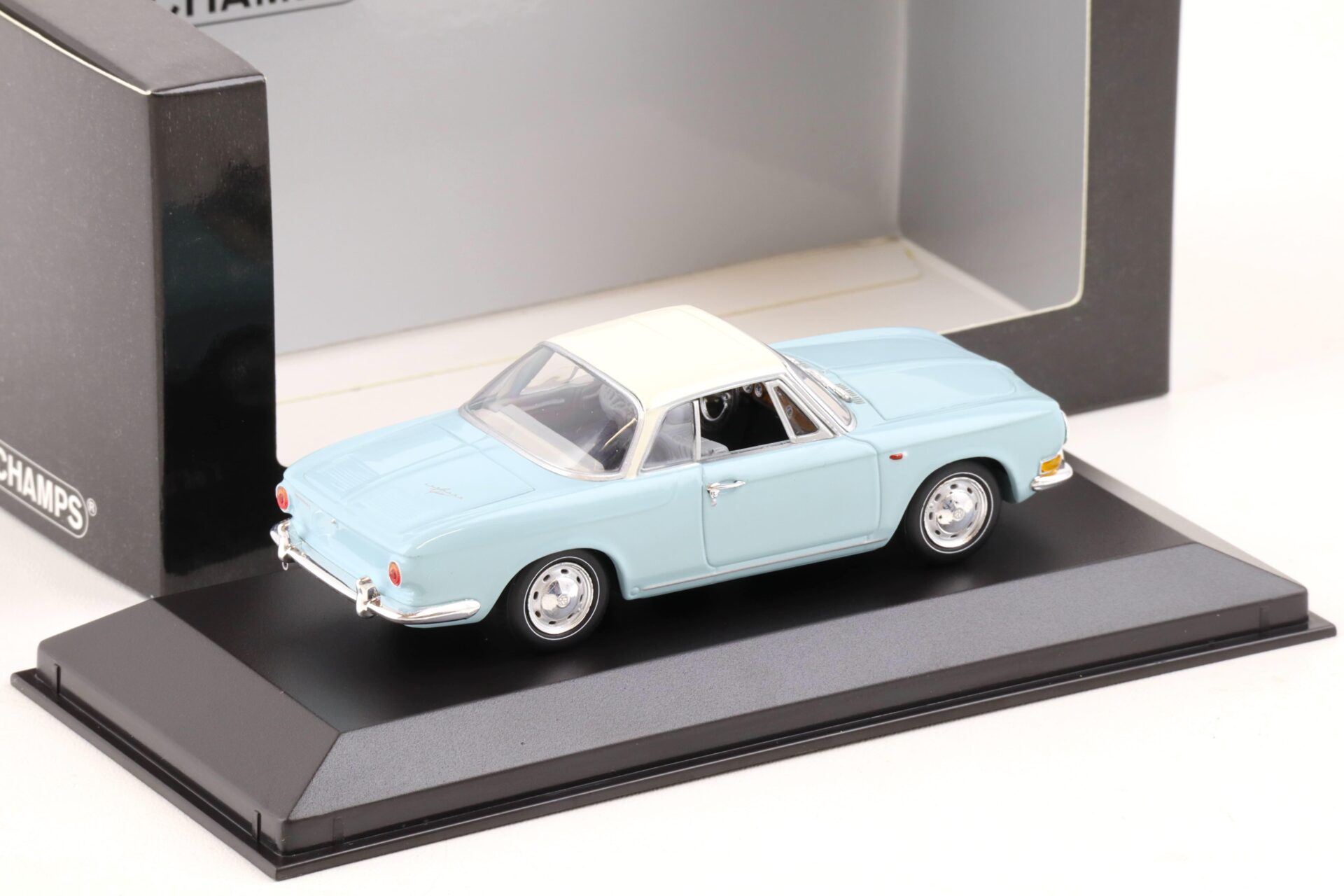 1:43 Minichamps VW Karmann Ghia 1600 light blue/ white 1966