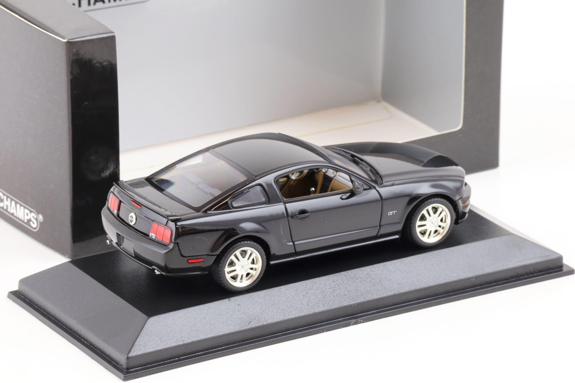 1:43 Minichamps Ford Mustang GT Coupe 2005 black