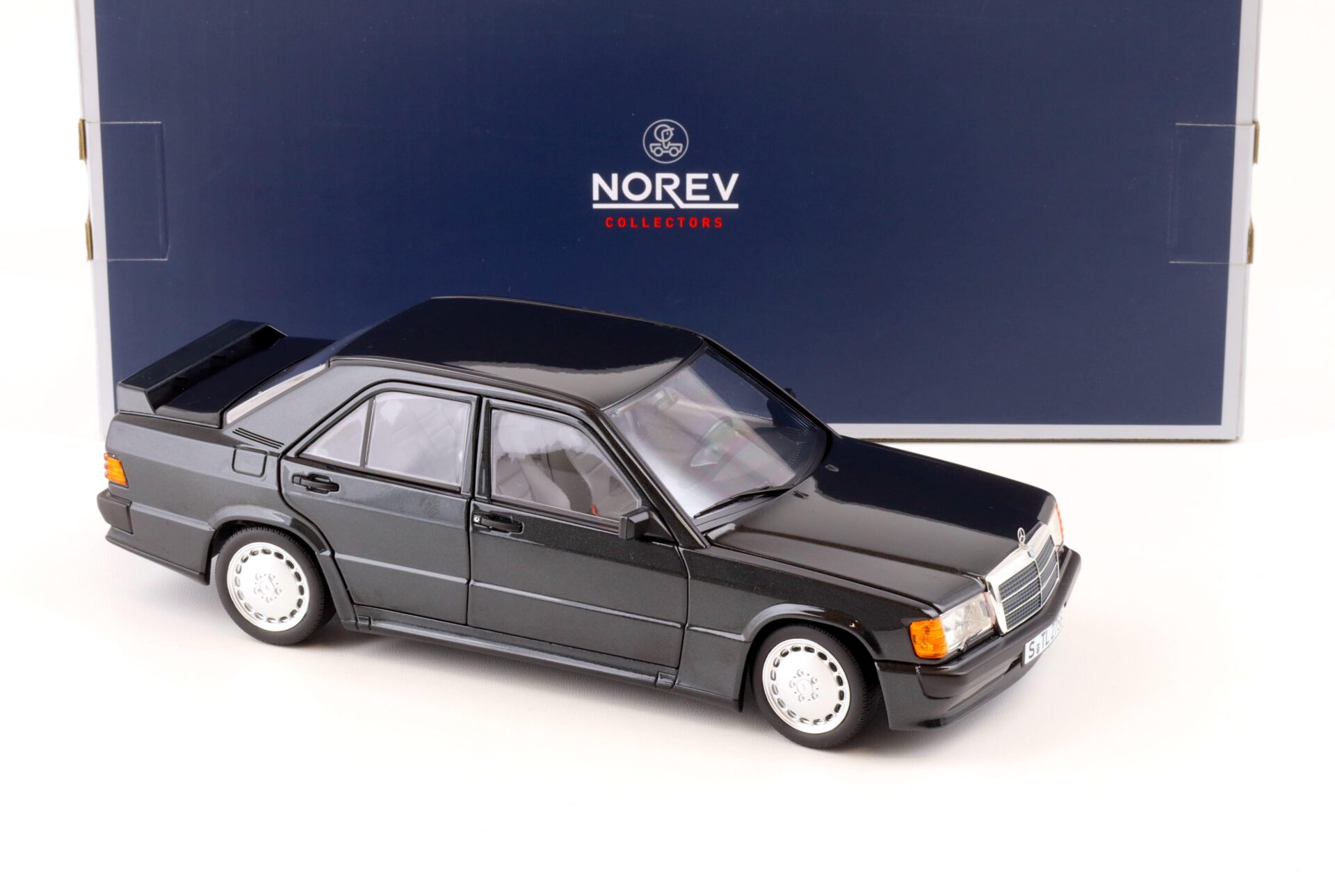 1:18 Norev Mercedes 190E 2.3-16 W201 Limousine 1984 black metallic