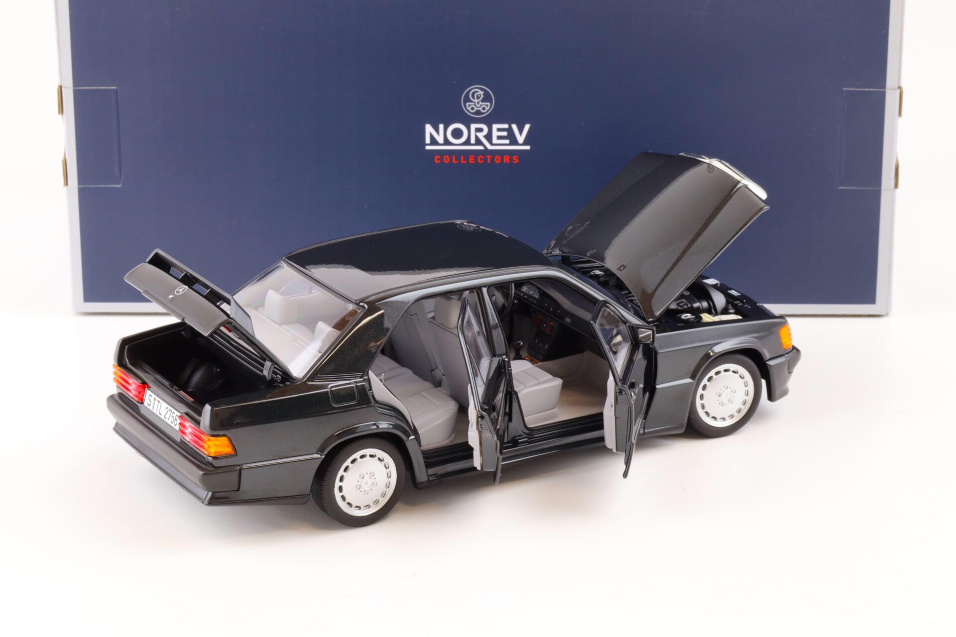 1:18 Norev Mercedes 190E 2.3-16 W201 Limousine 1984 black metallic