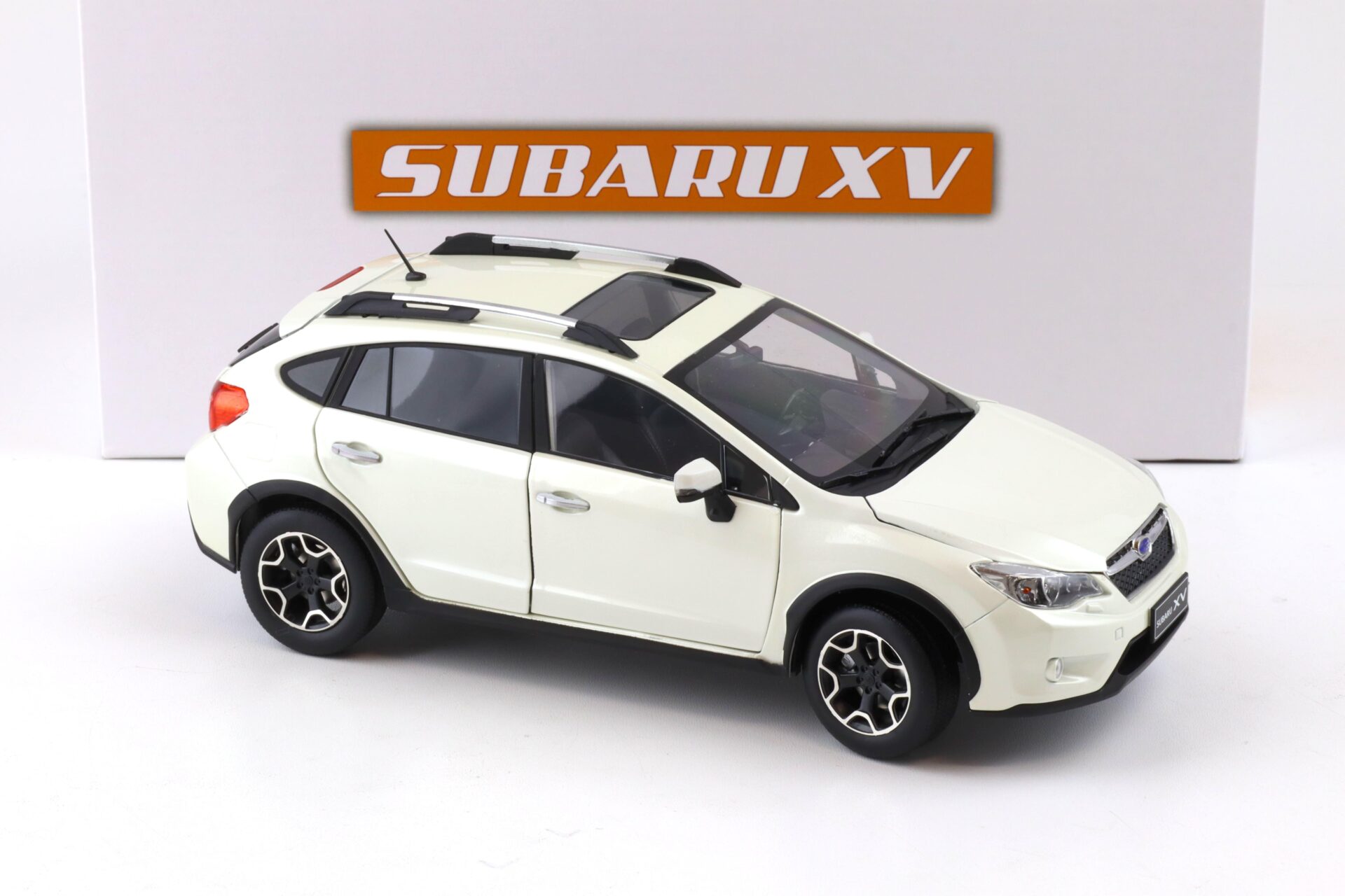 1:18 Sun Star Subaru XV 2014 Crystal white pearl