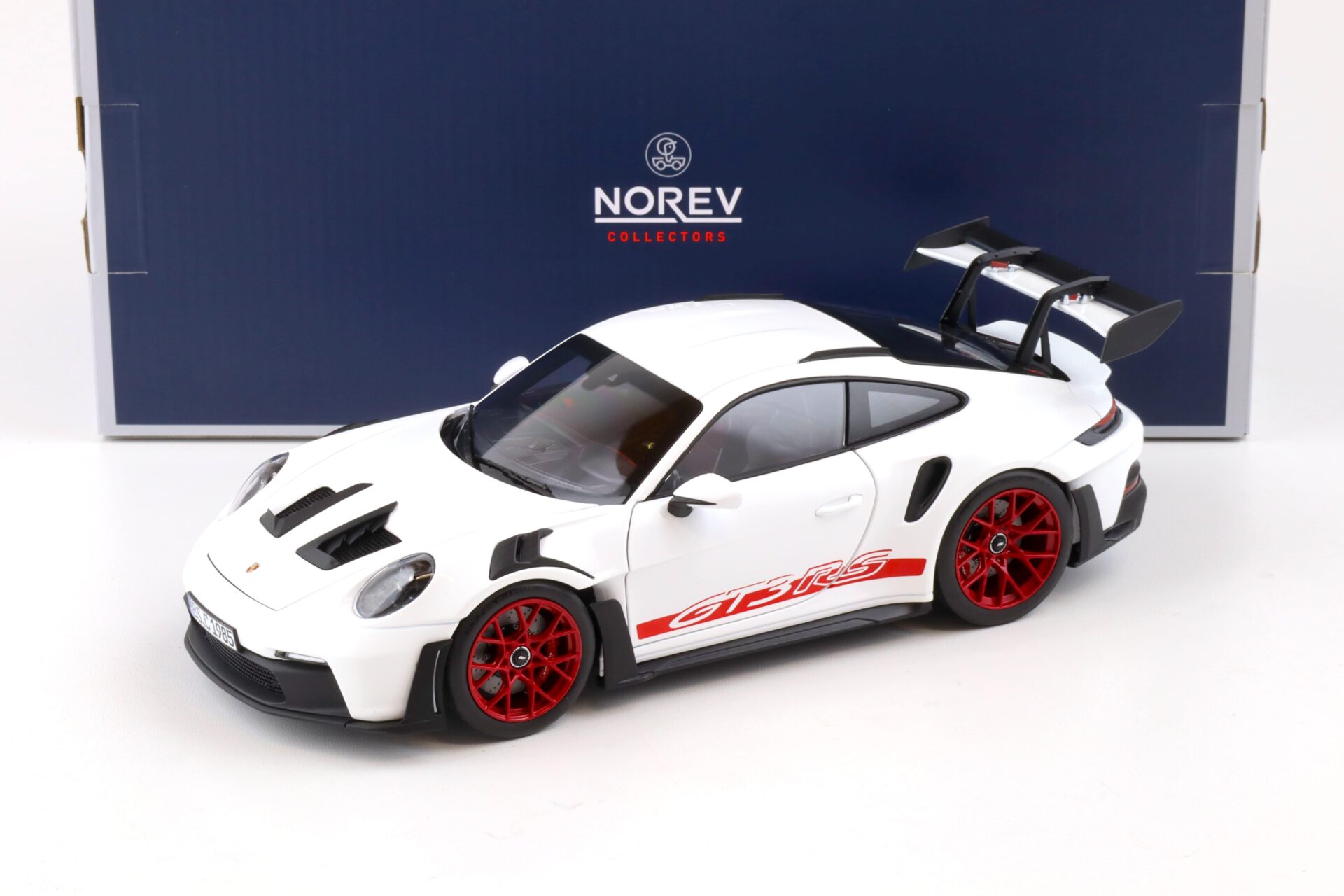 ID 83242 orig.jpg 1:18 Norev Porsche 911 (992) GT3 RS Coupe 2022 white/ pyro red