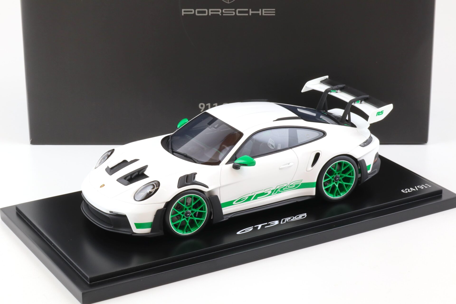 ID 83464 orig.jpg 1:18 Spark Porsche 911 (992) GT3 RS white/ green Limited 911 pcs. WAP DEALER