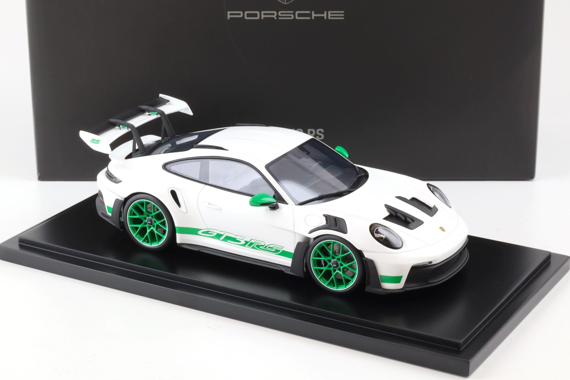 1:18 Spark Porsche 911 (992) GT3 RS white/ green Limited 911 pcs. WAP DEALER