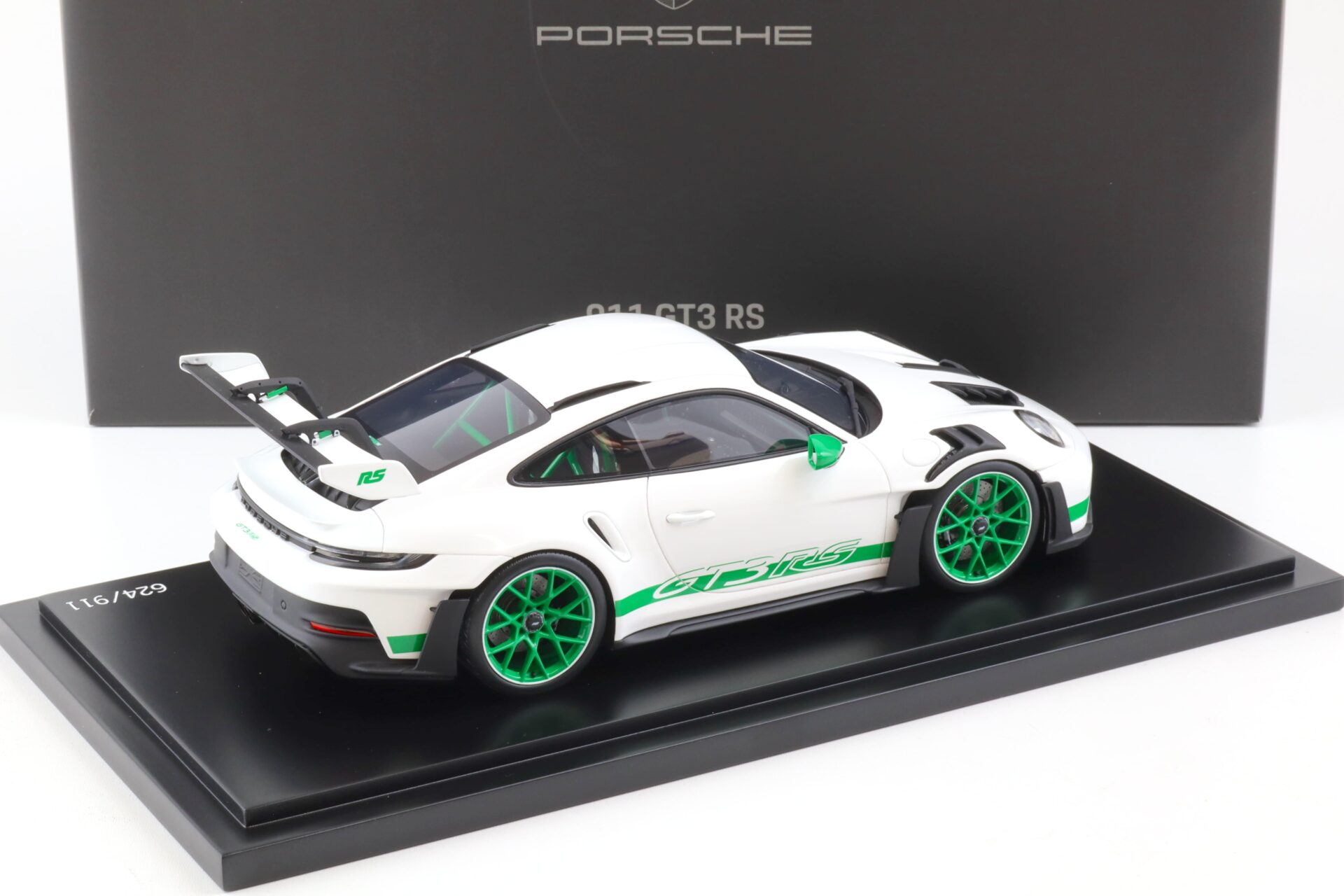 1:18 Spark Porsche 911 (992) GT3 RS white/ green Limited 911 pcs. WAP DEALER